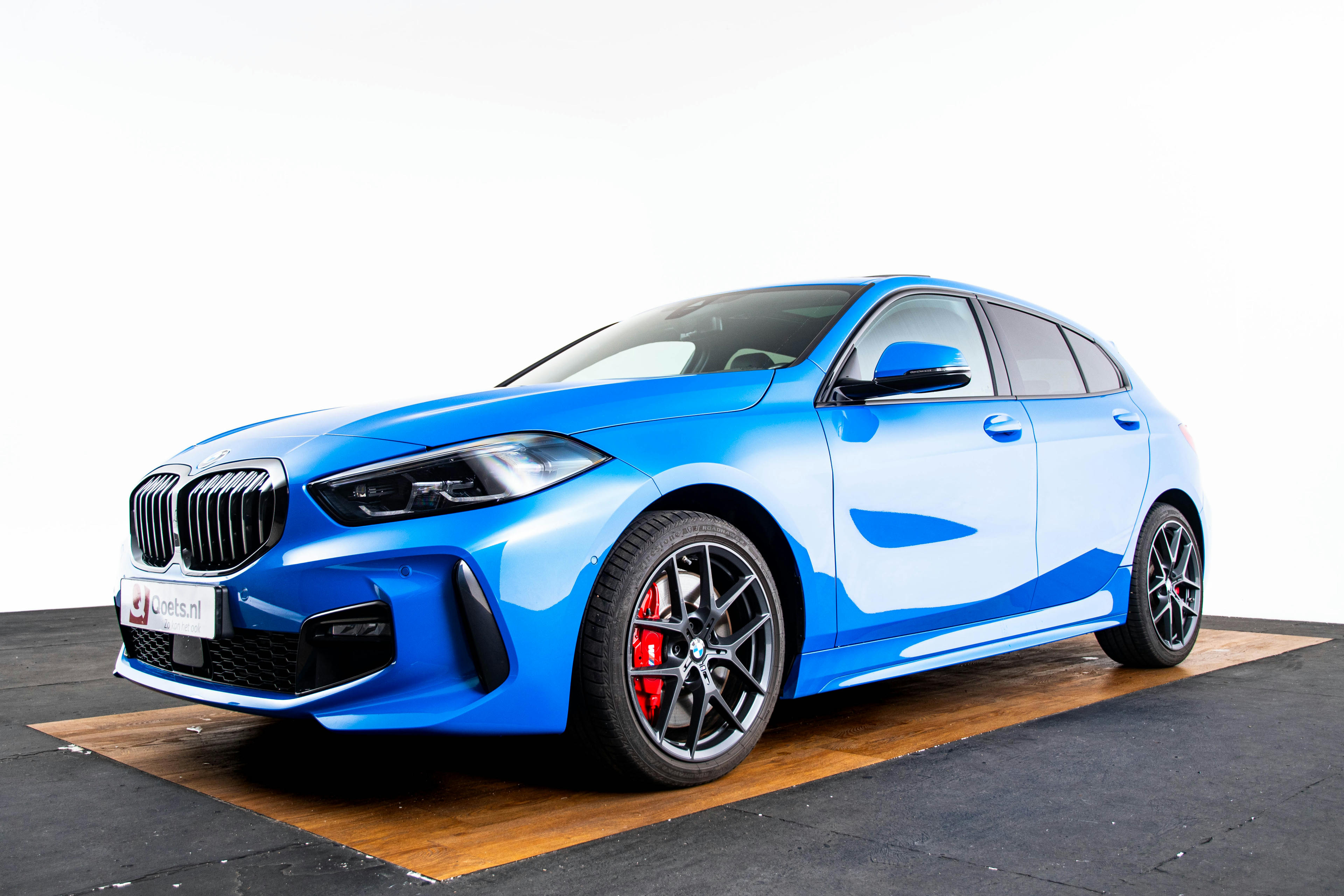 Car image 15