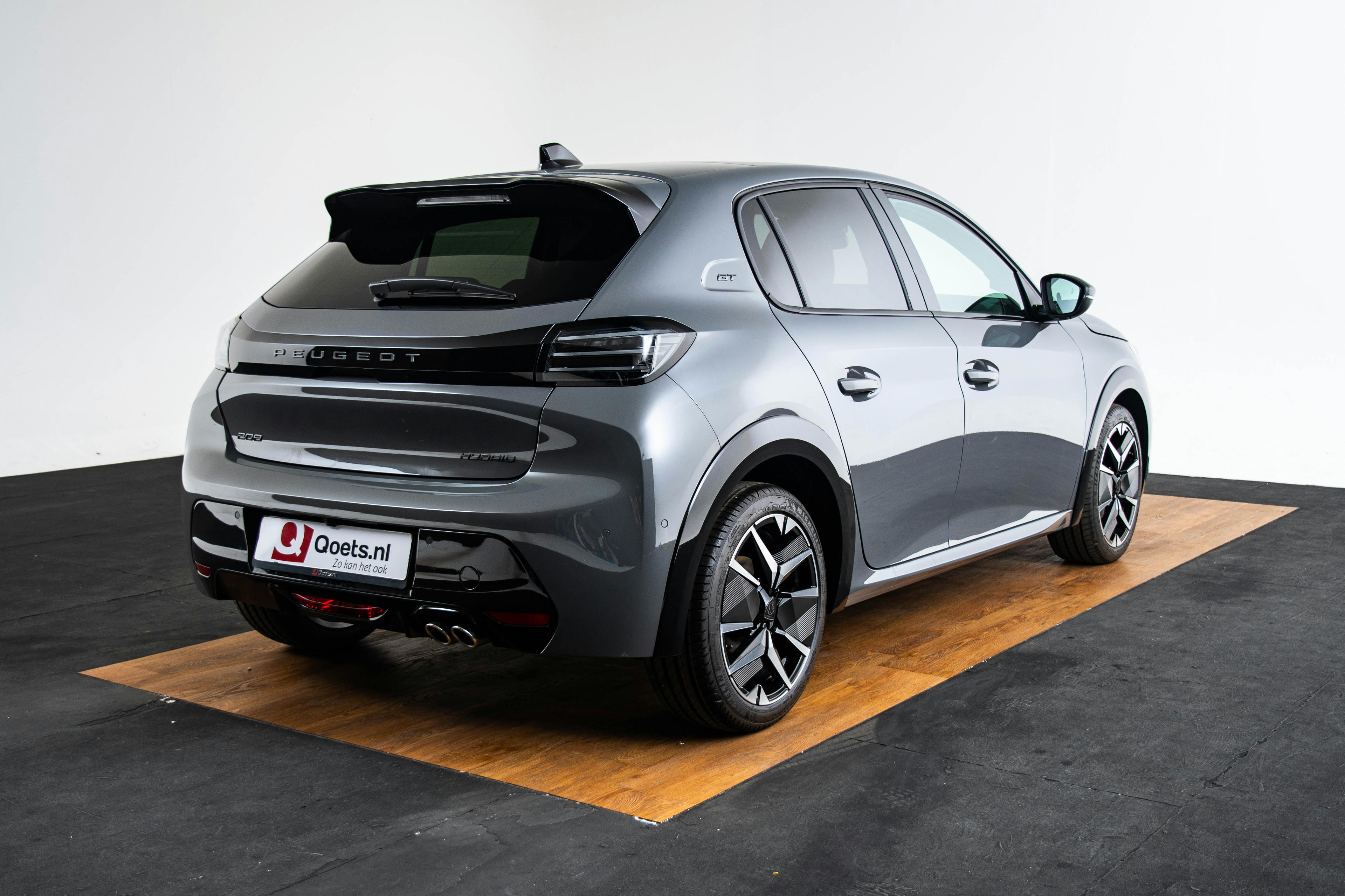 Car image 11