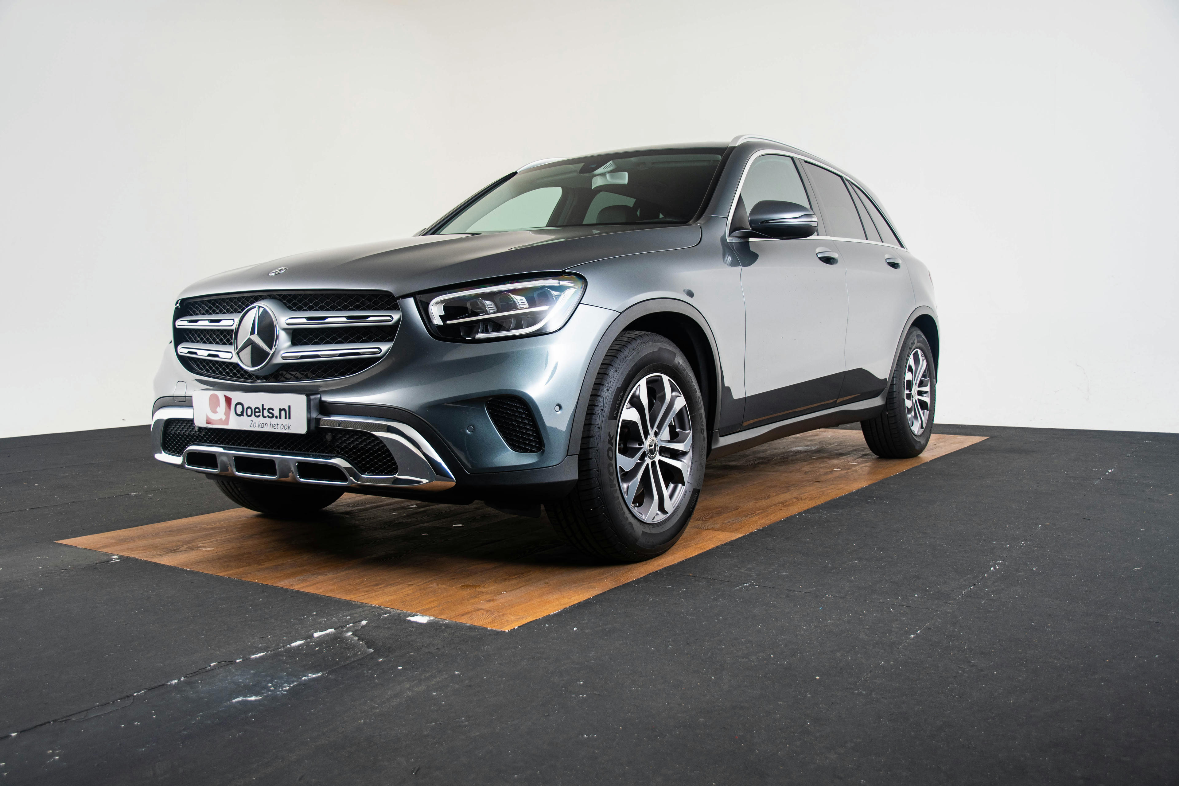 Car image 16