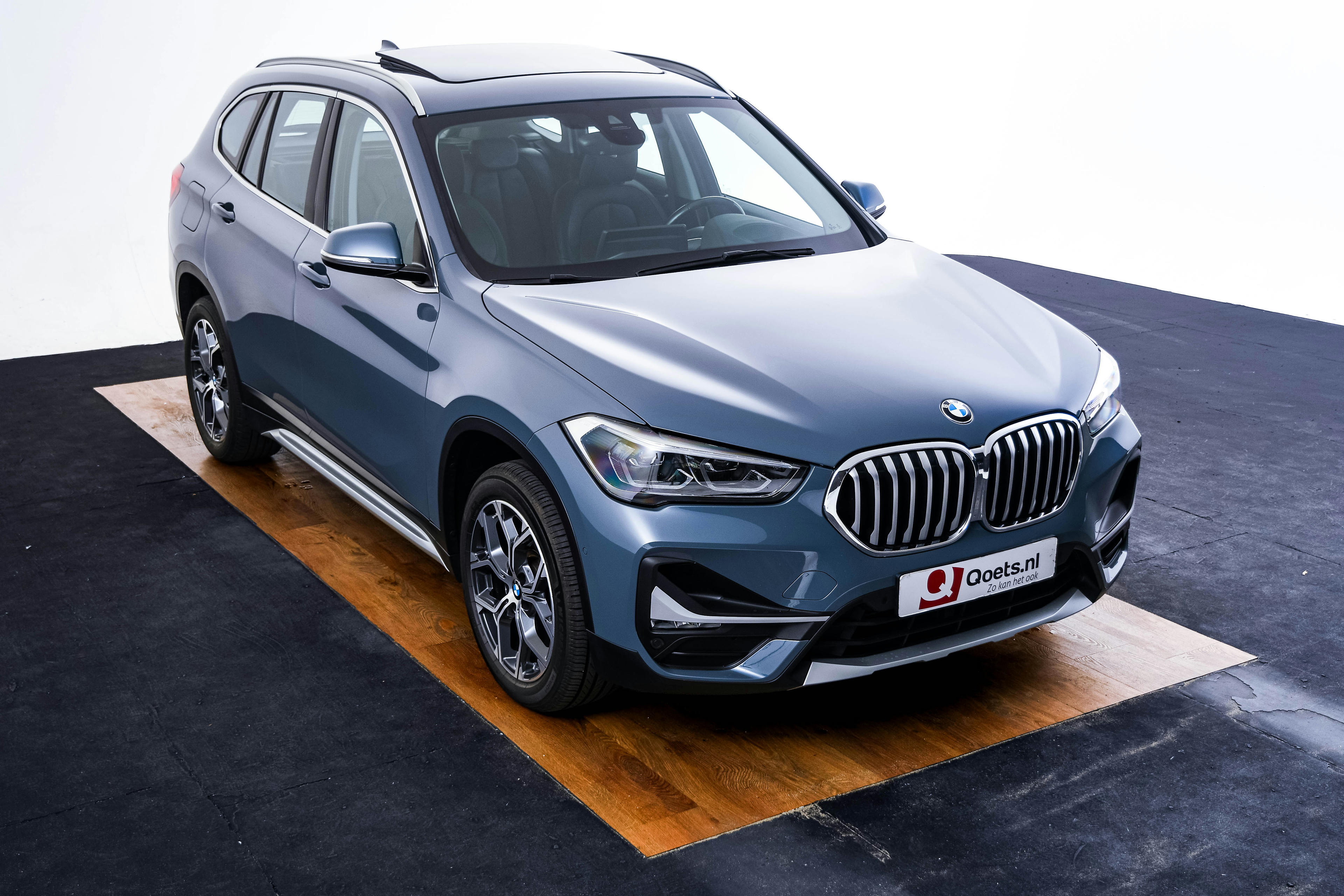 Car image 17