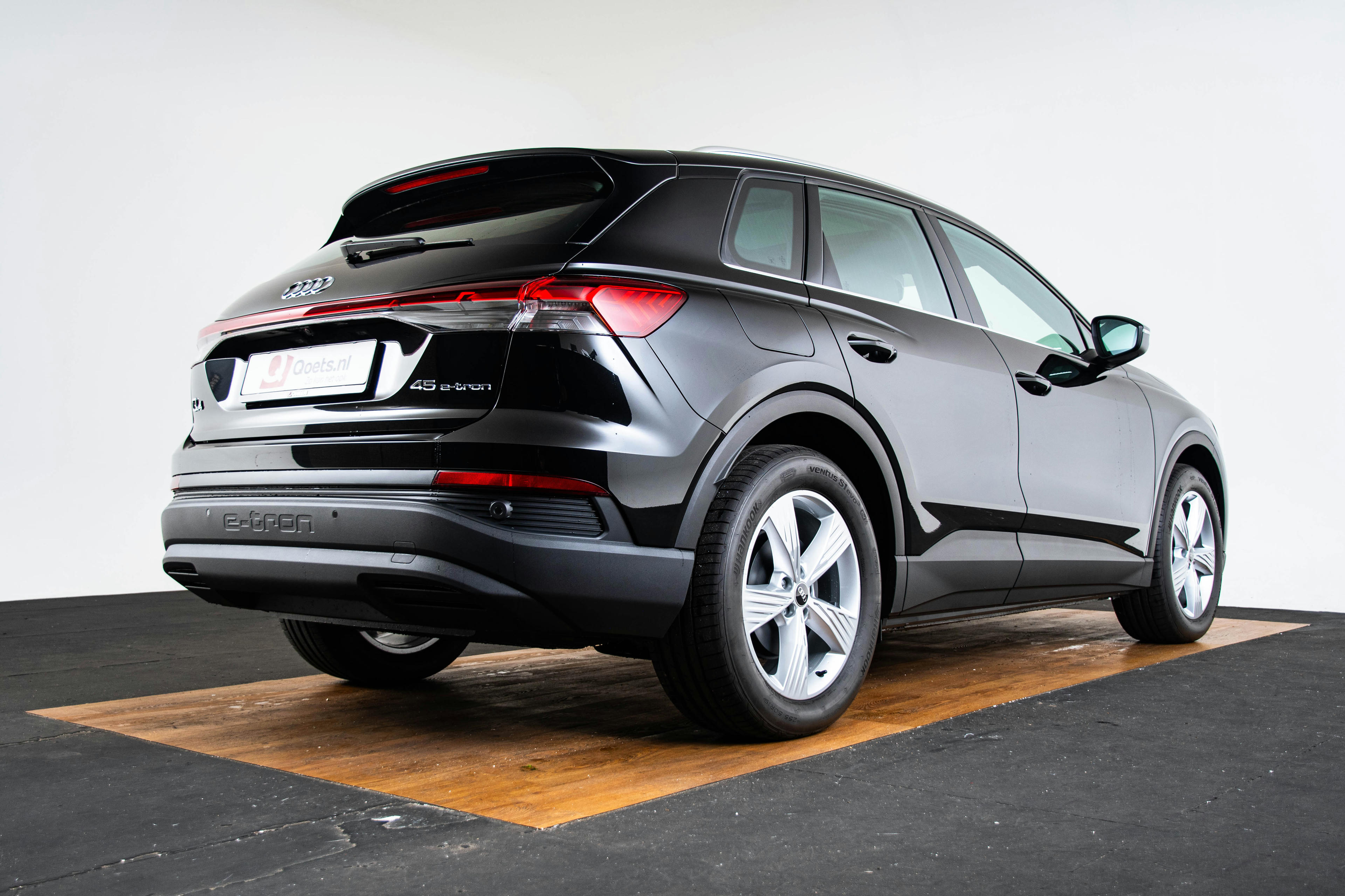 Car image 16