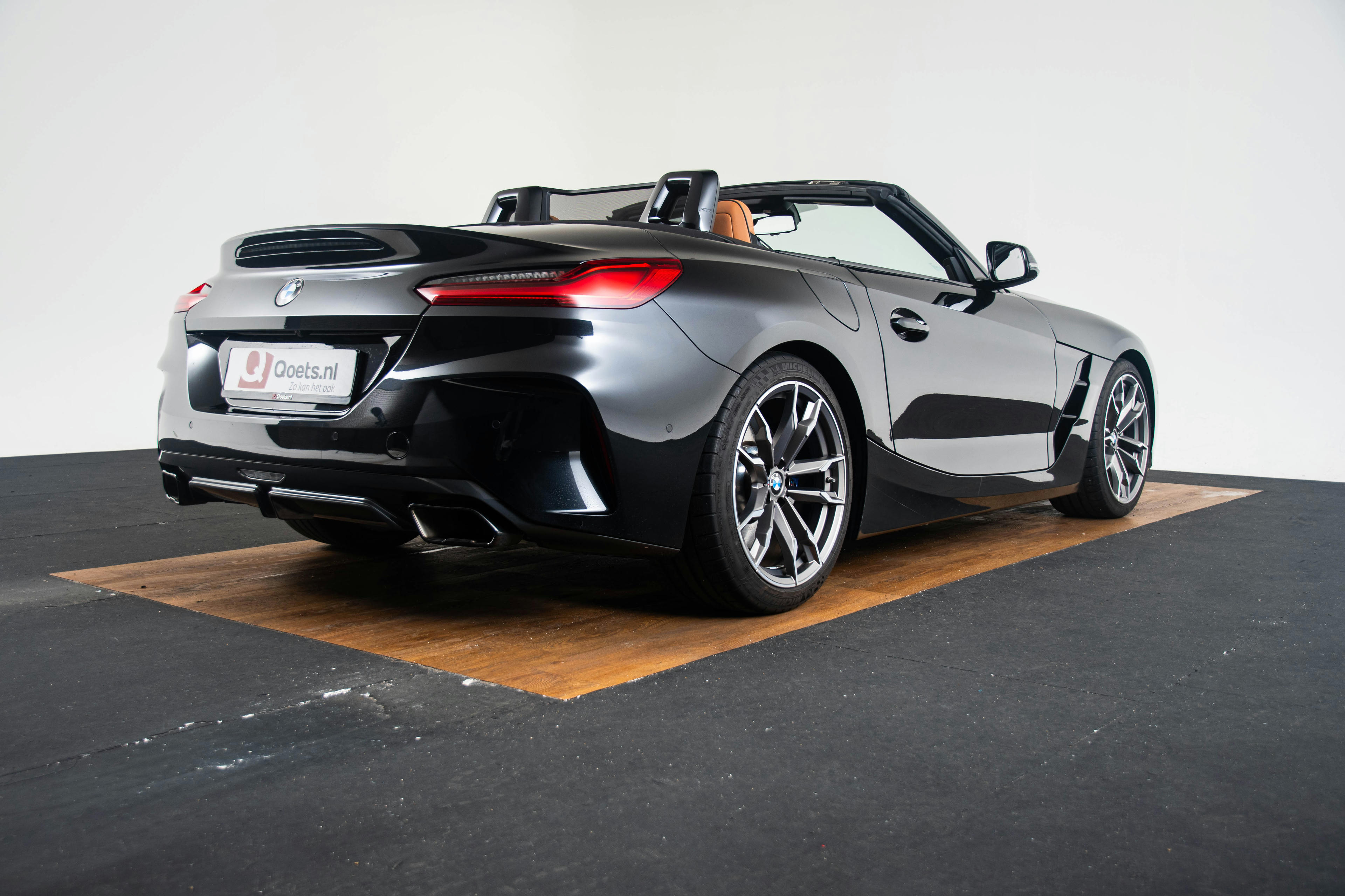 Car image 14