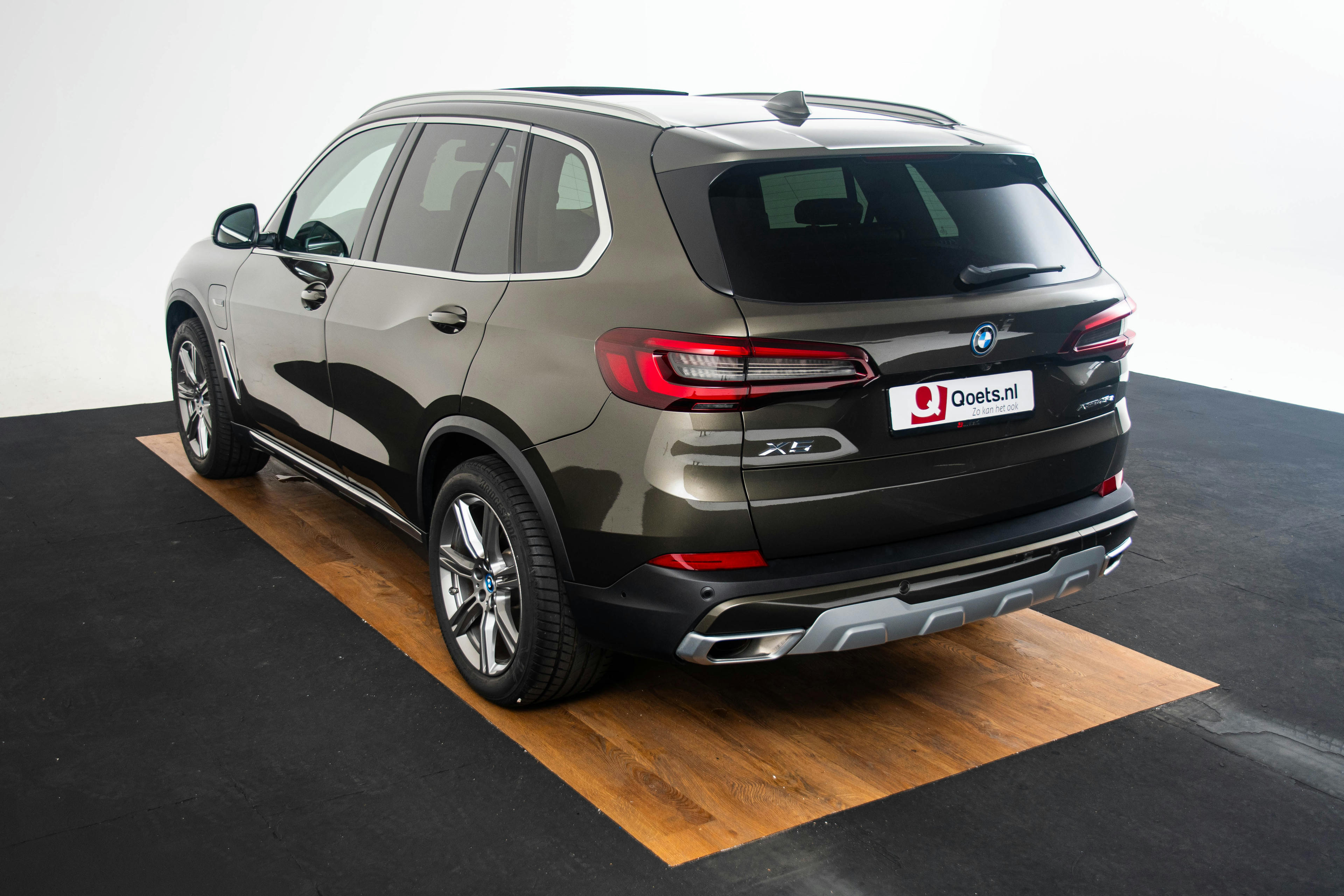 Car image 13