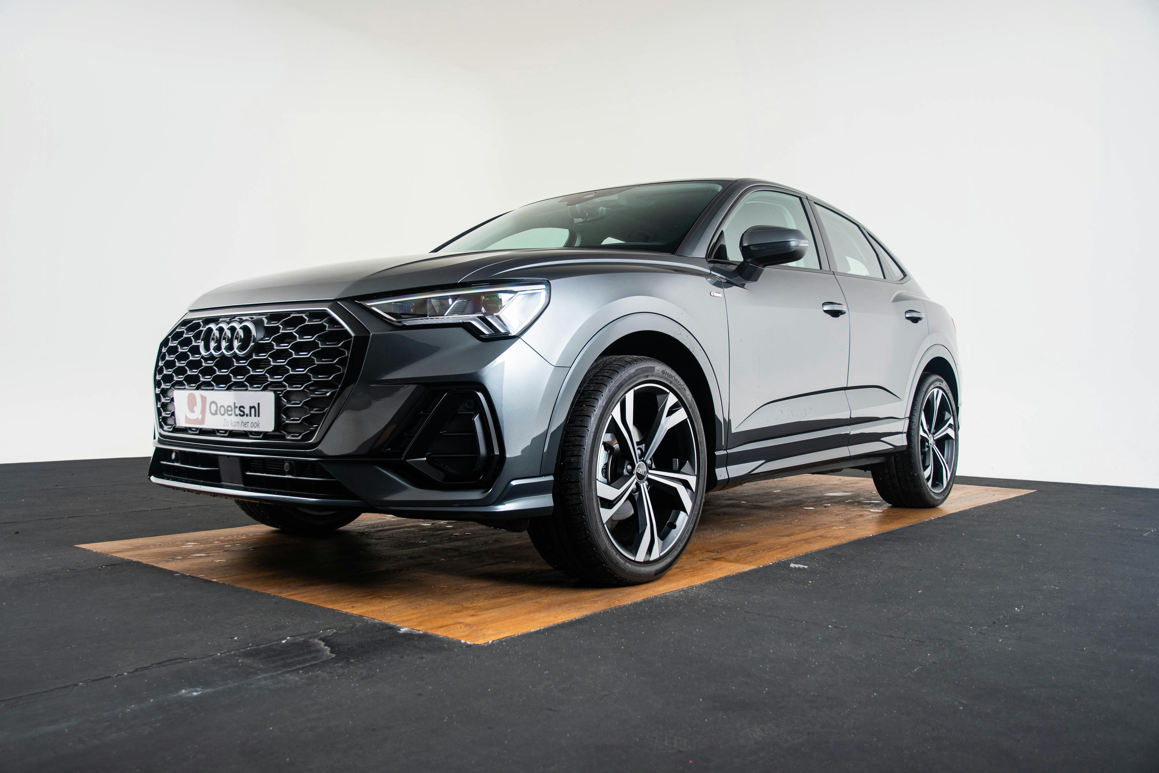 Car image 15