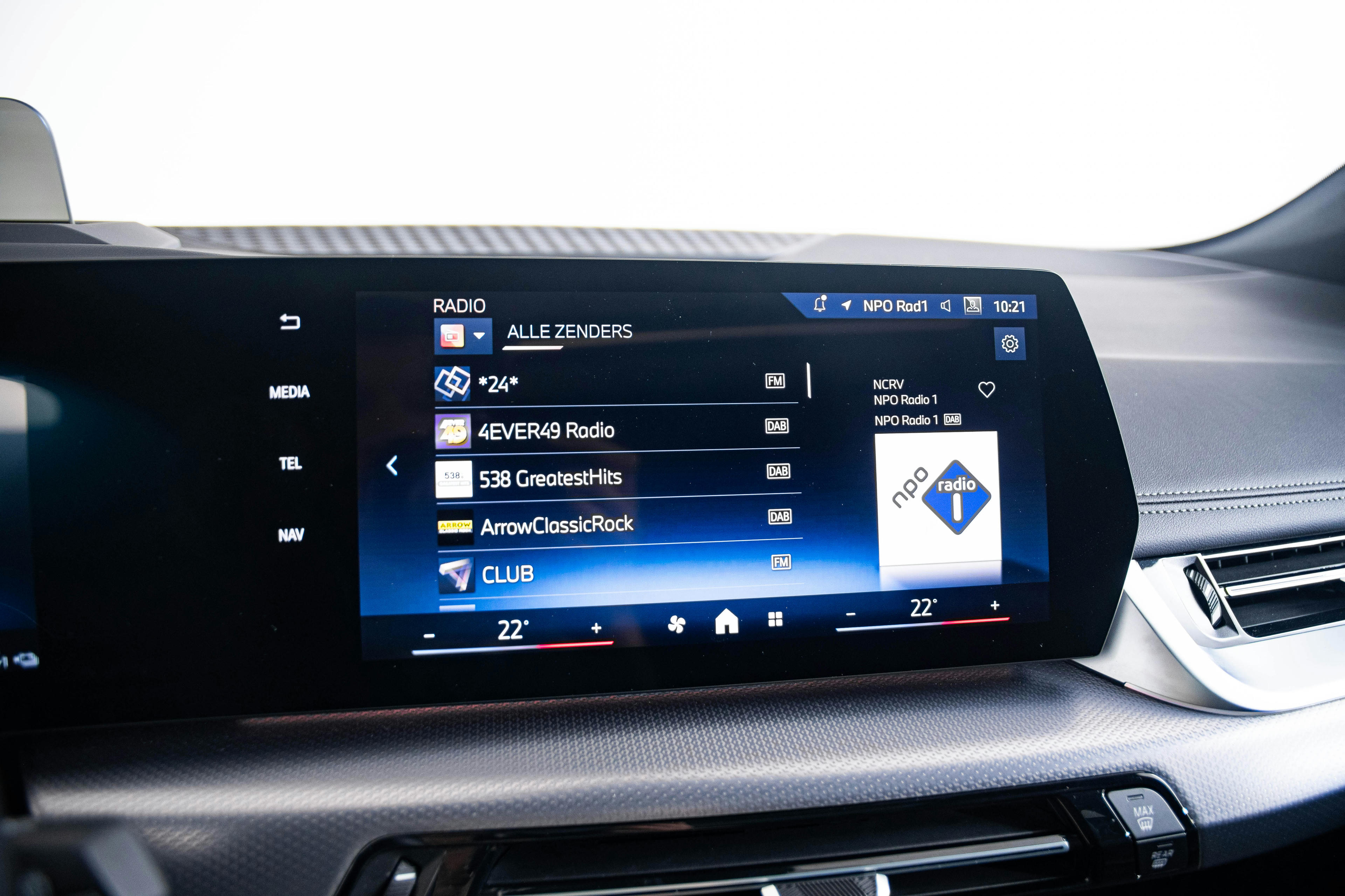 Car image 12
