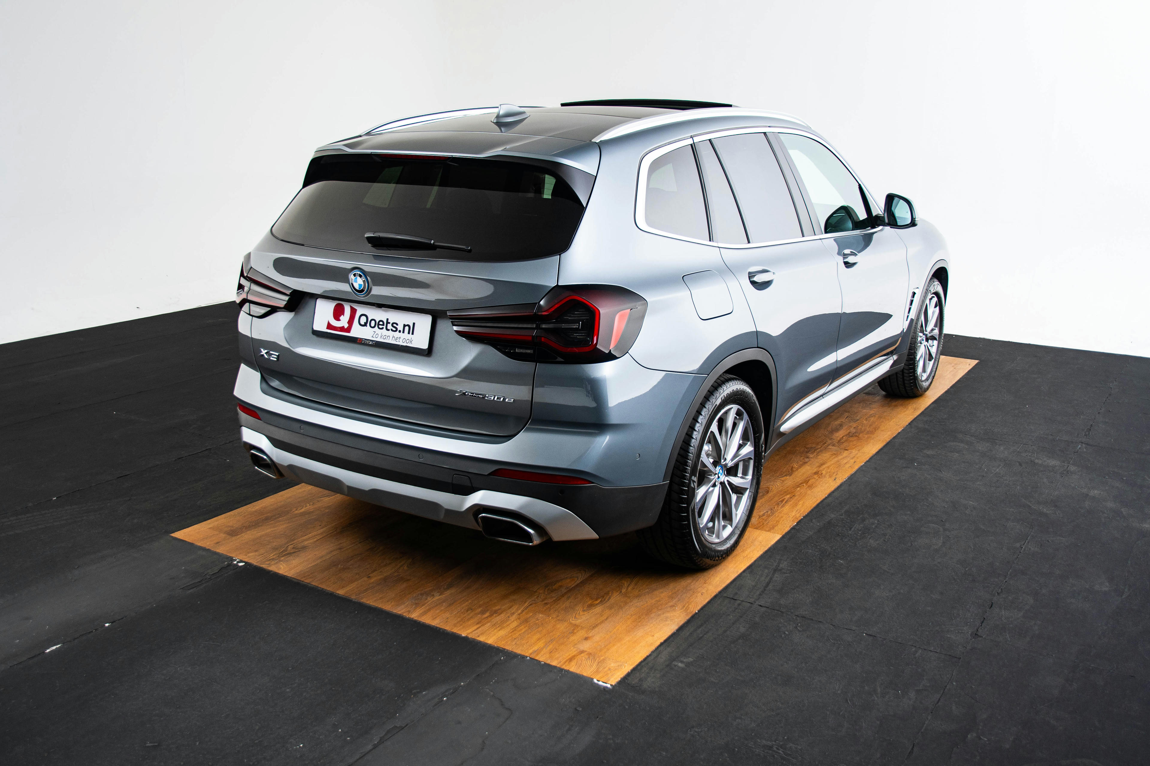 Car image 17