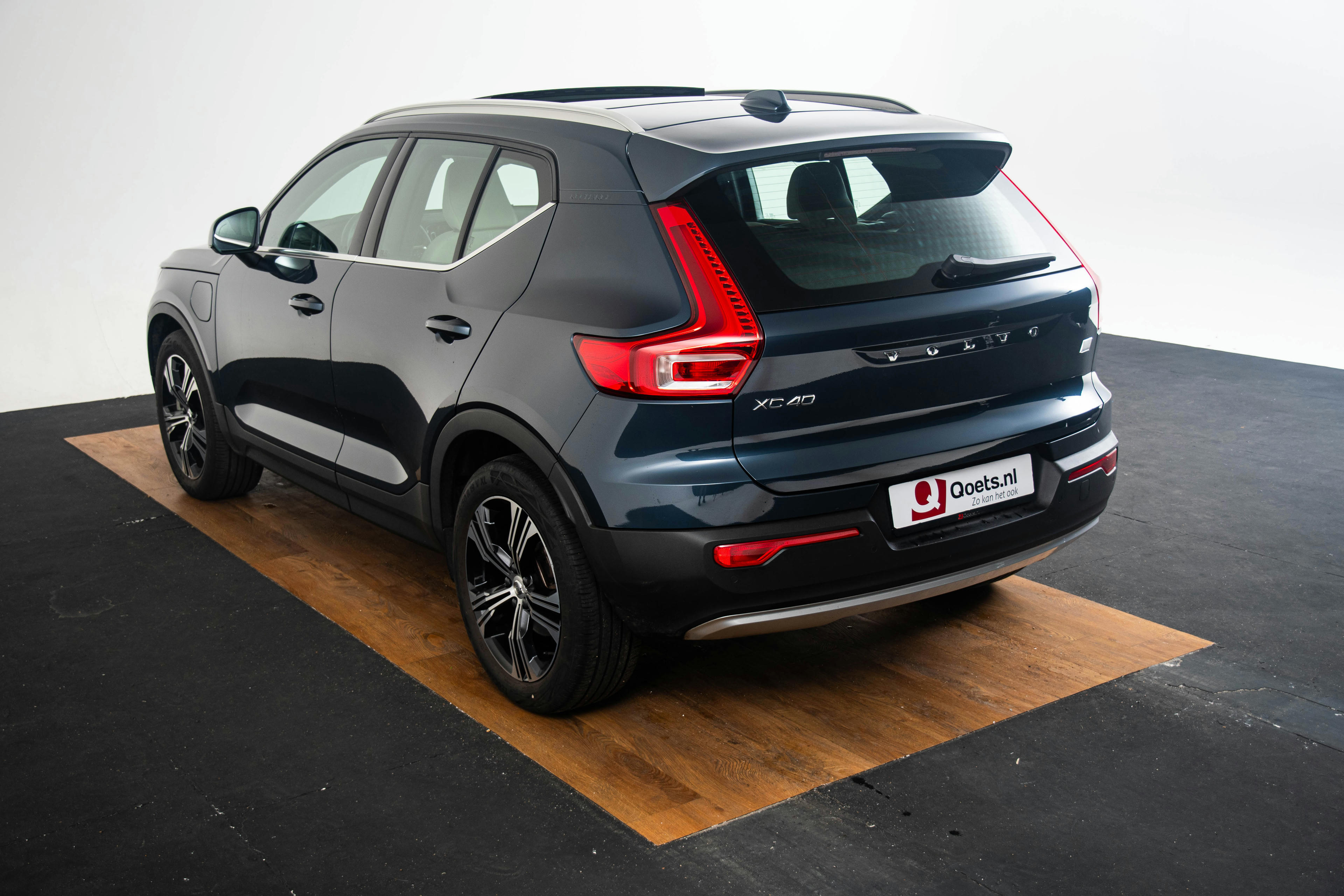 Car image 10