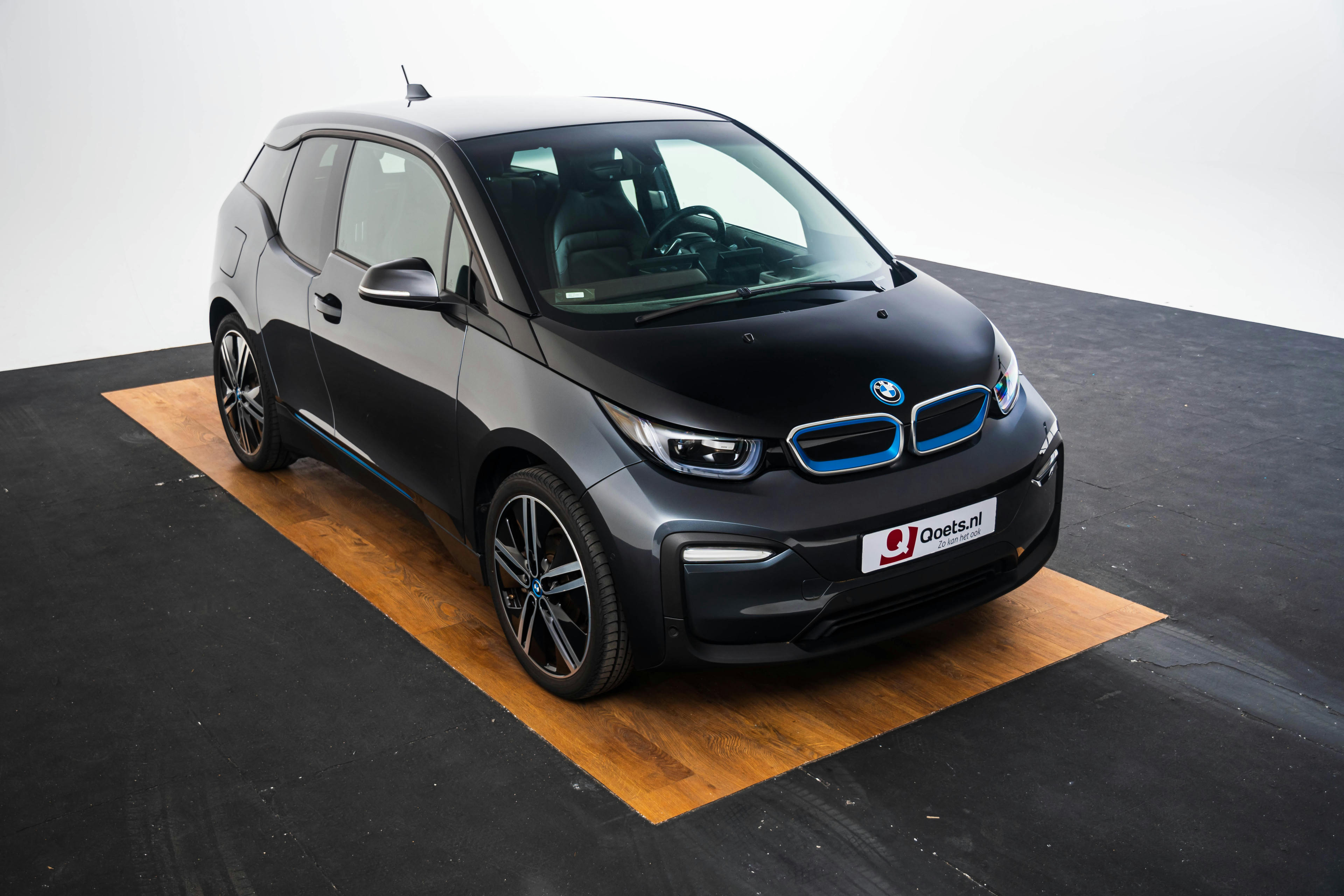 Car image 17