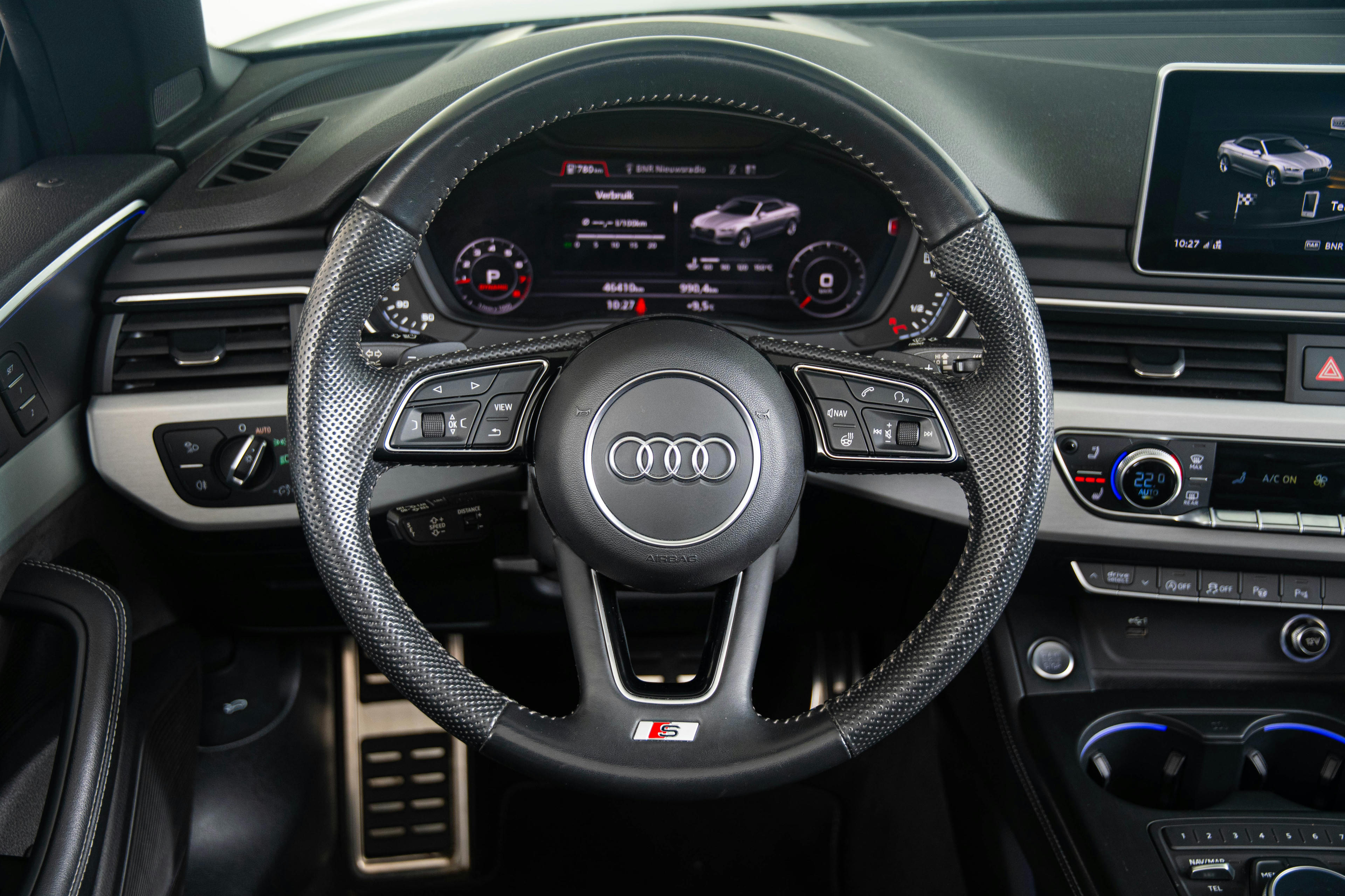Car image 14