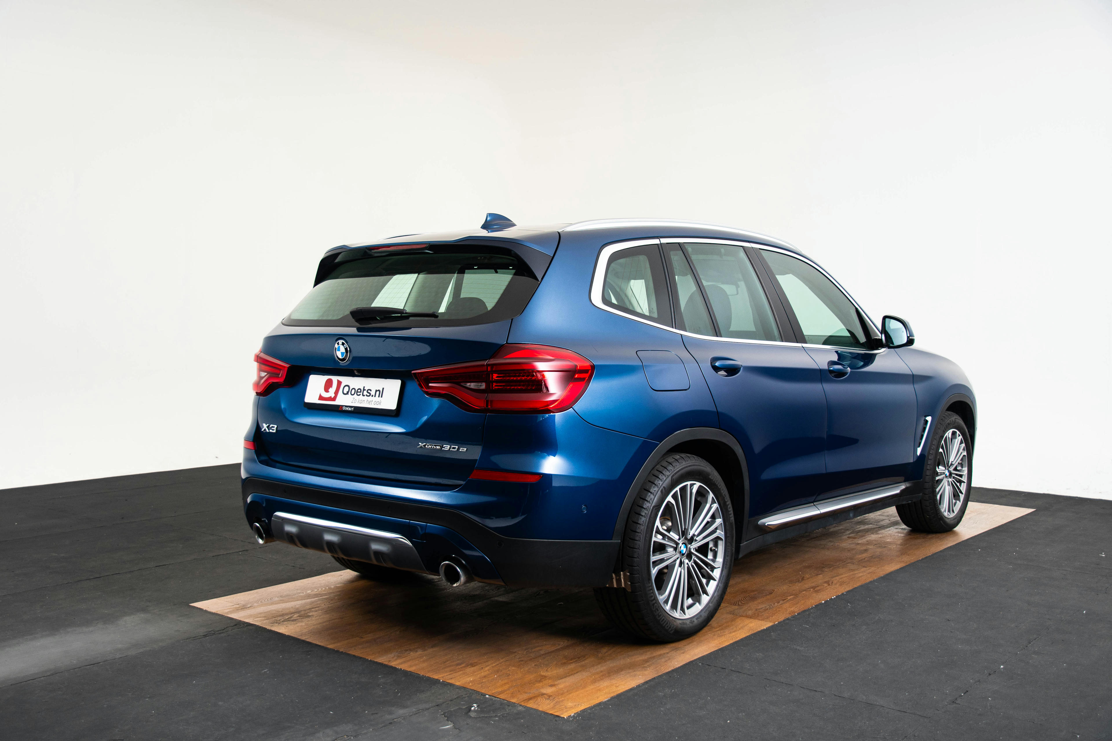 Car image 18