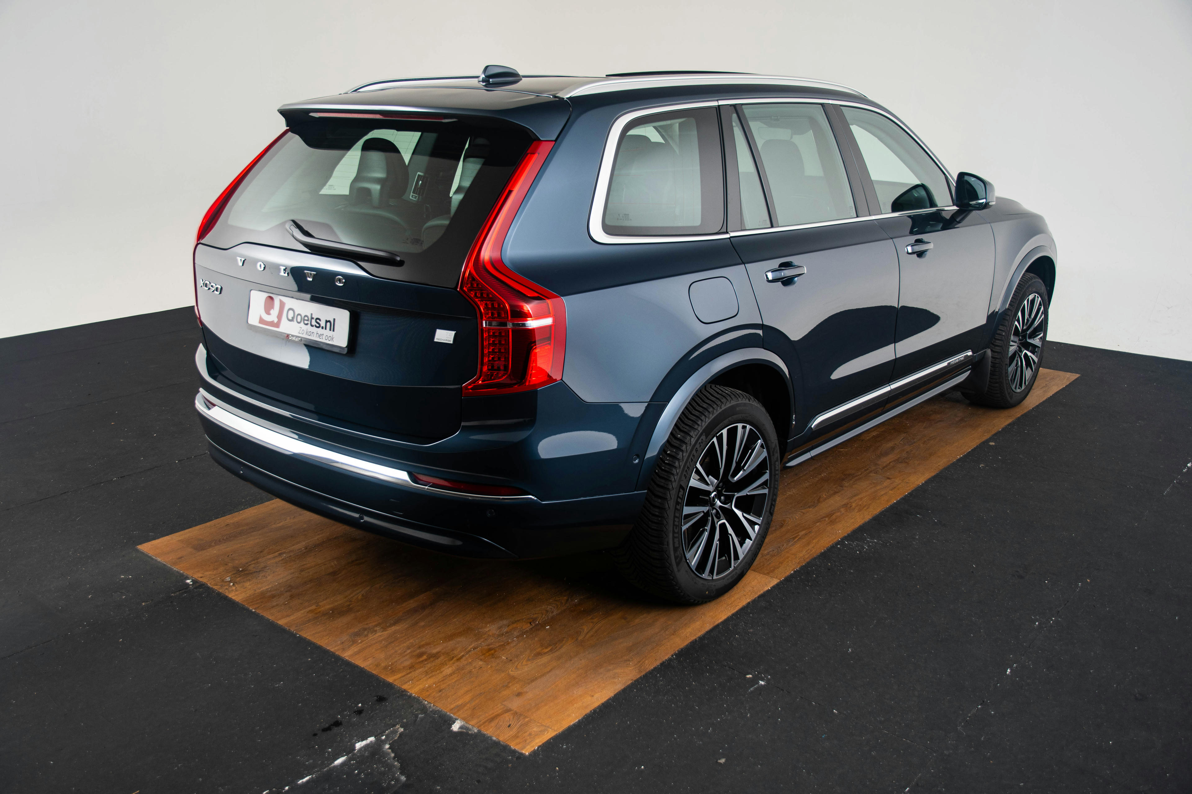 Car image 14