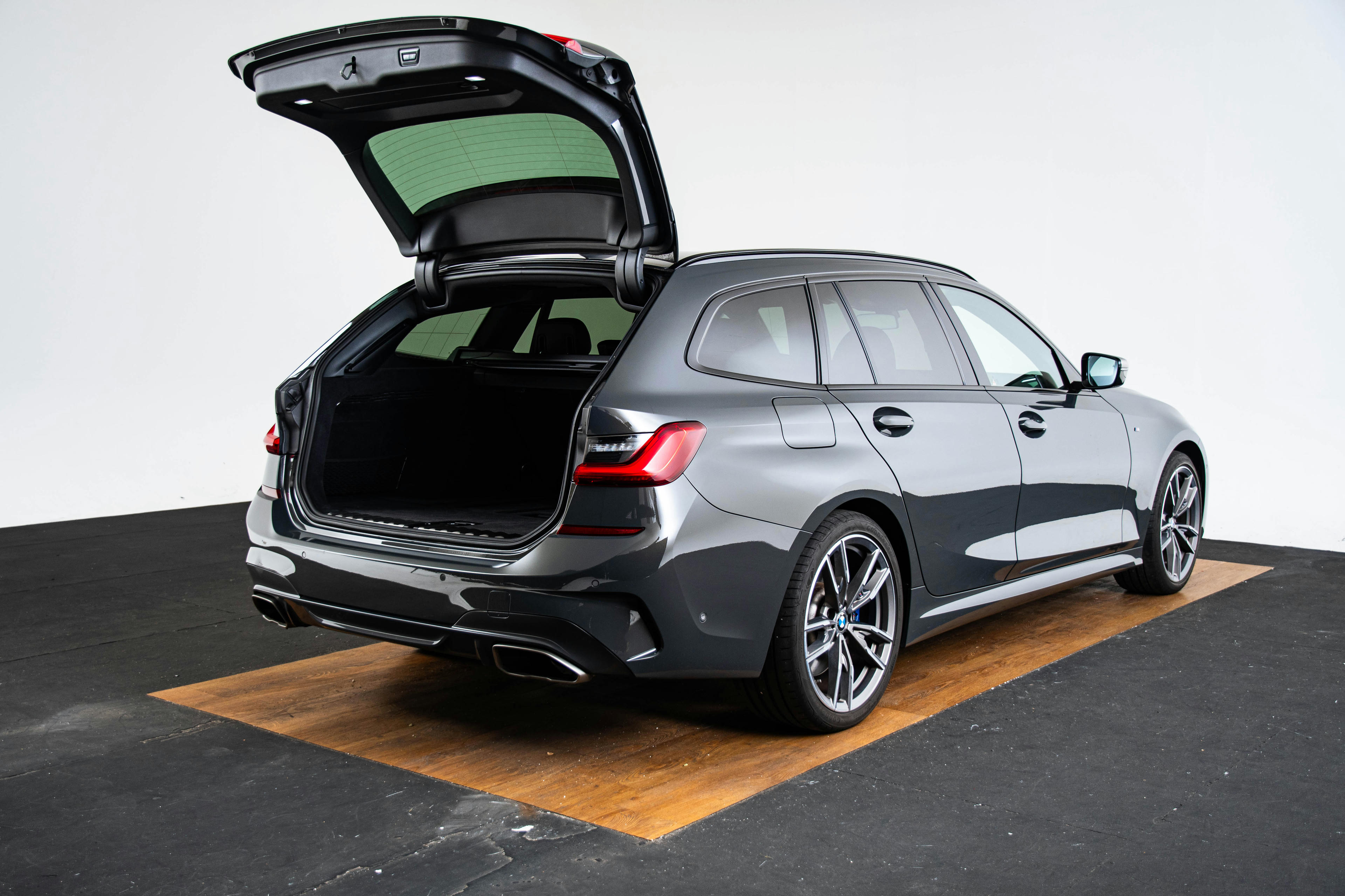 Car image 9
