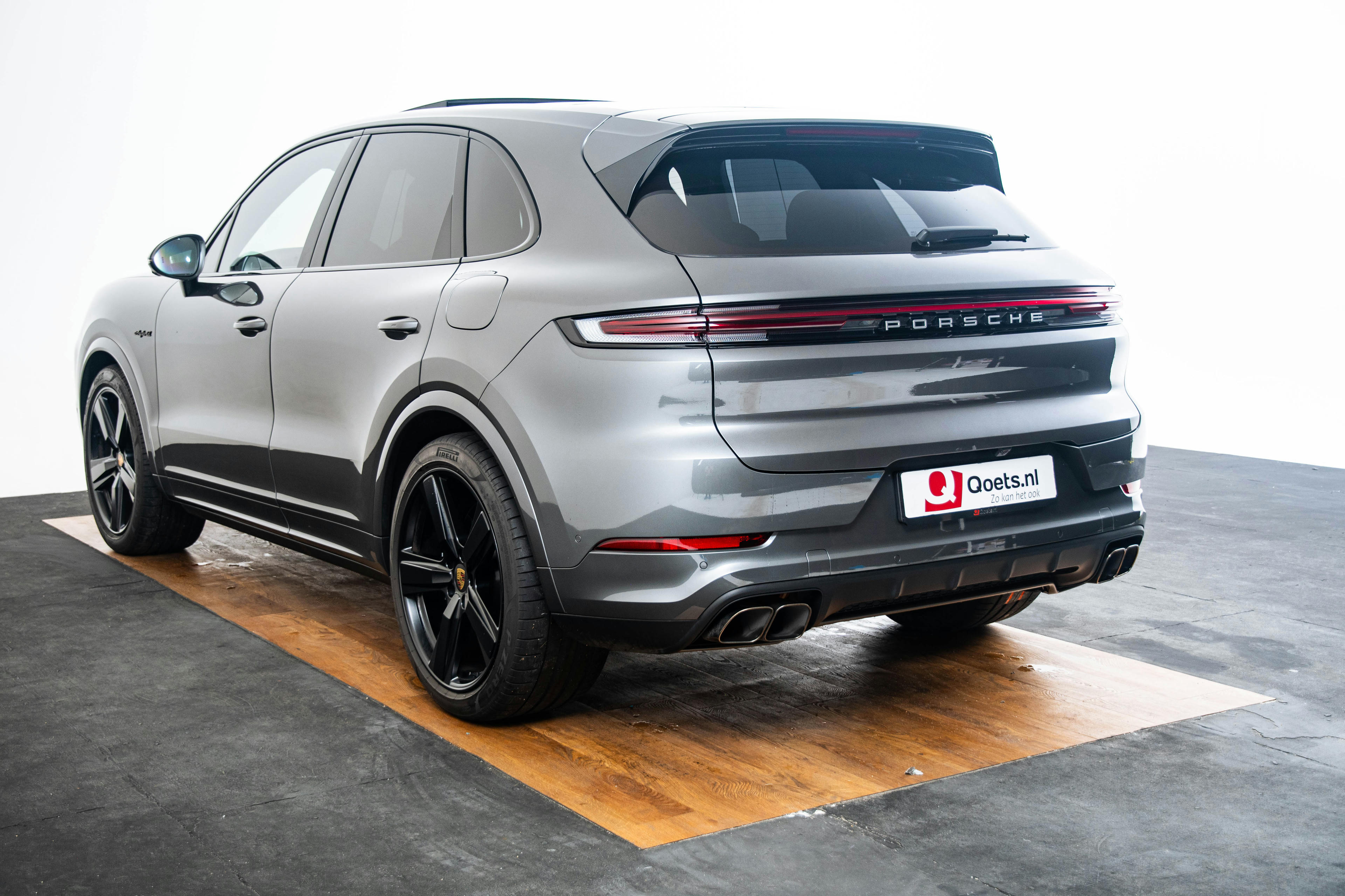 Car image 13