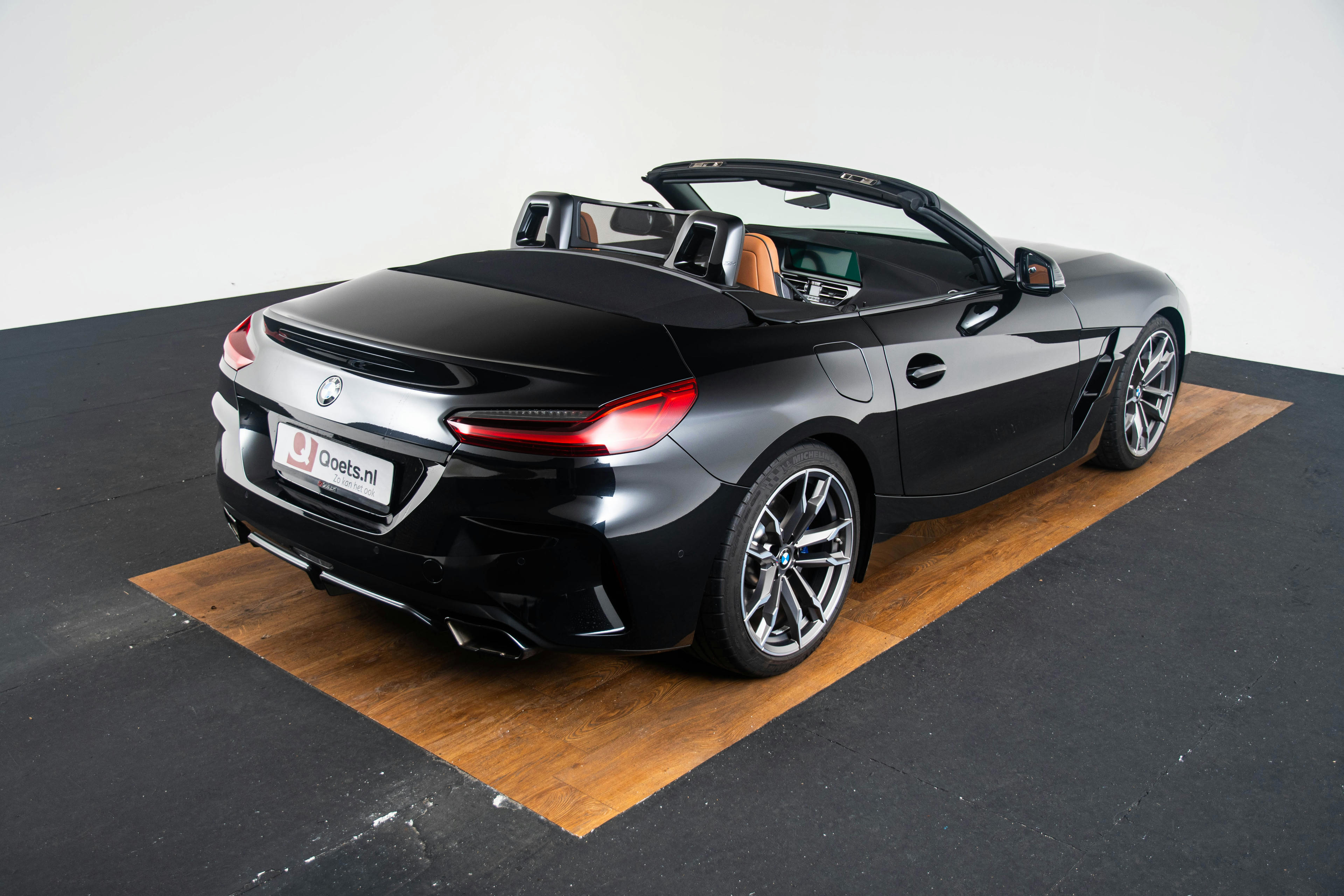 Car image 17