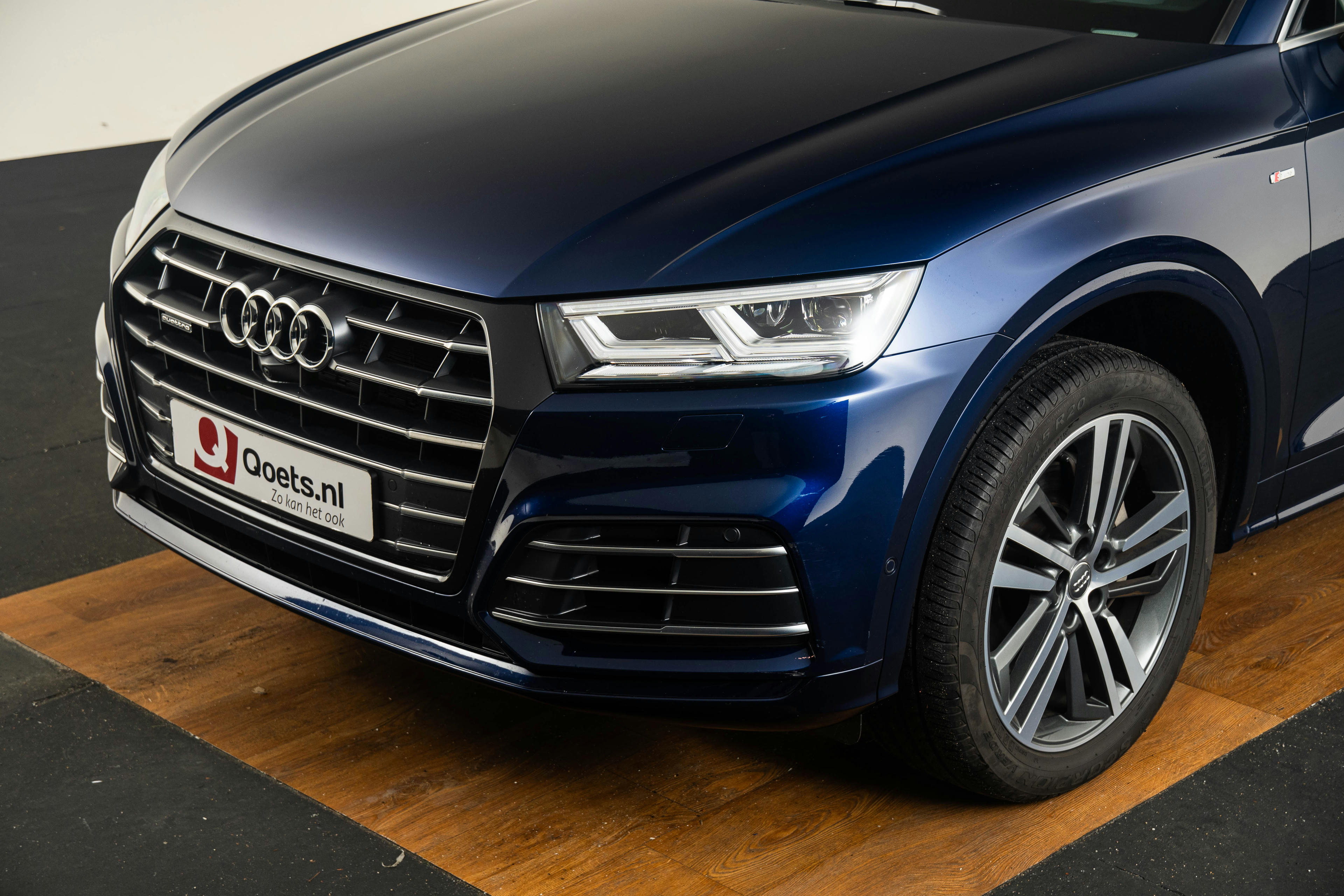 Car image 13