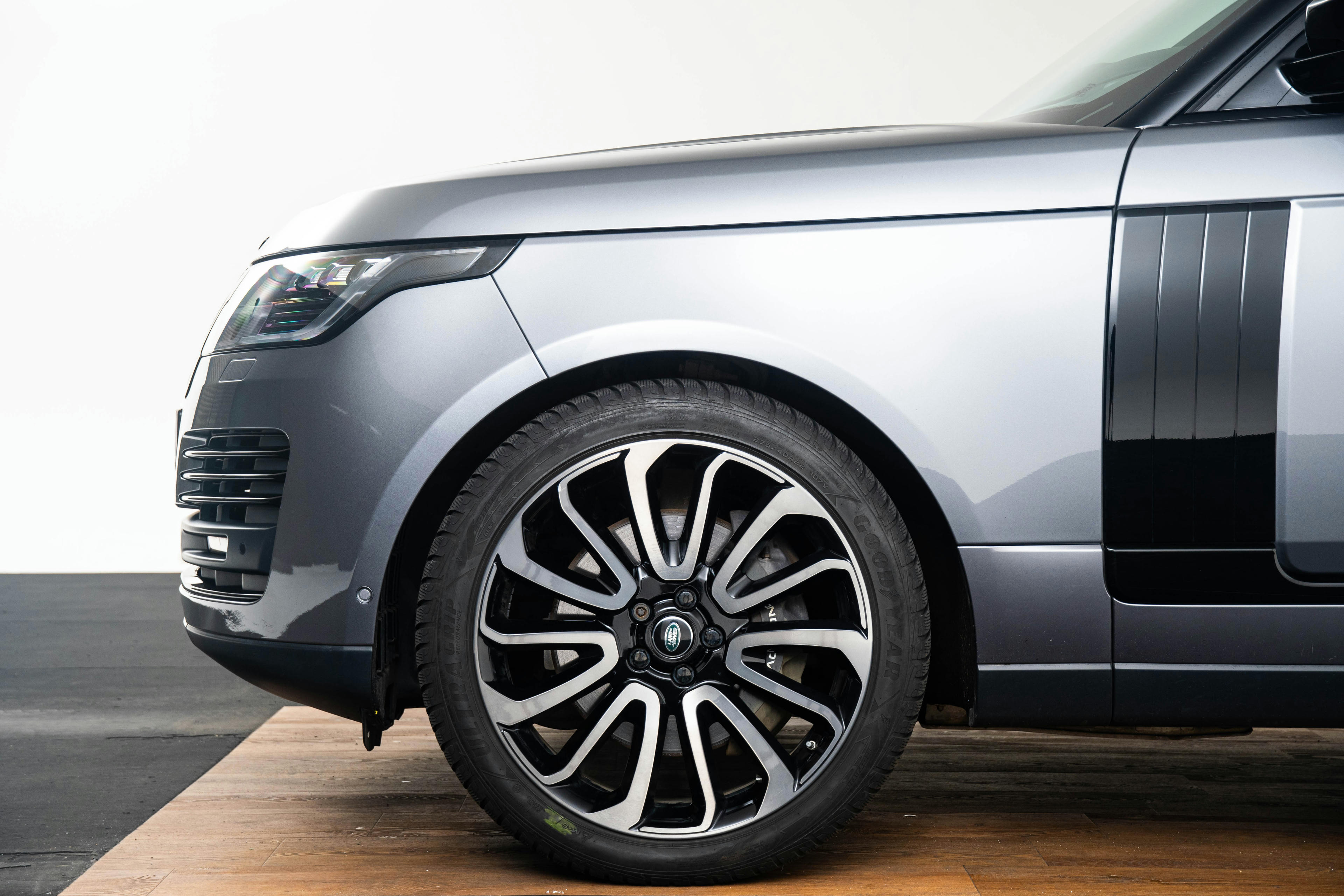 Car image 10