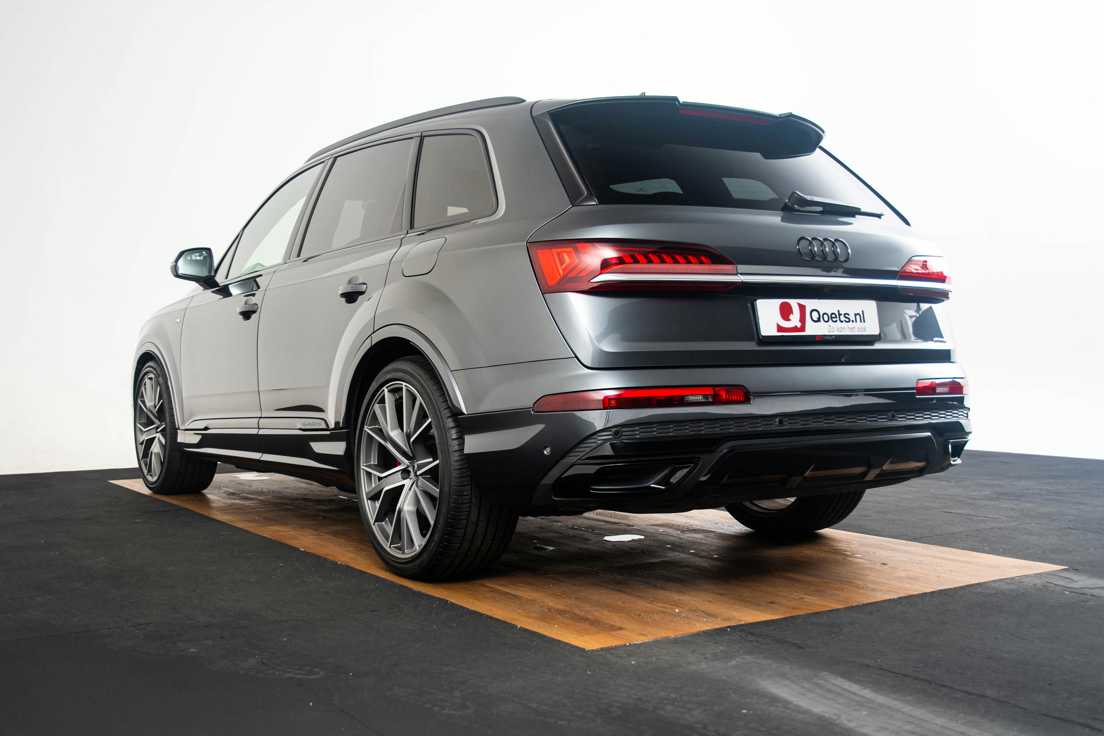 Car image 15