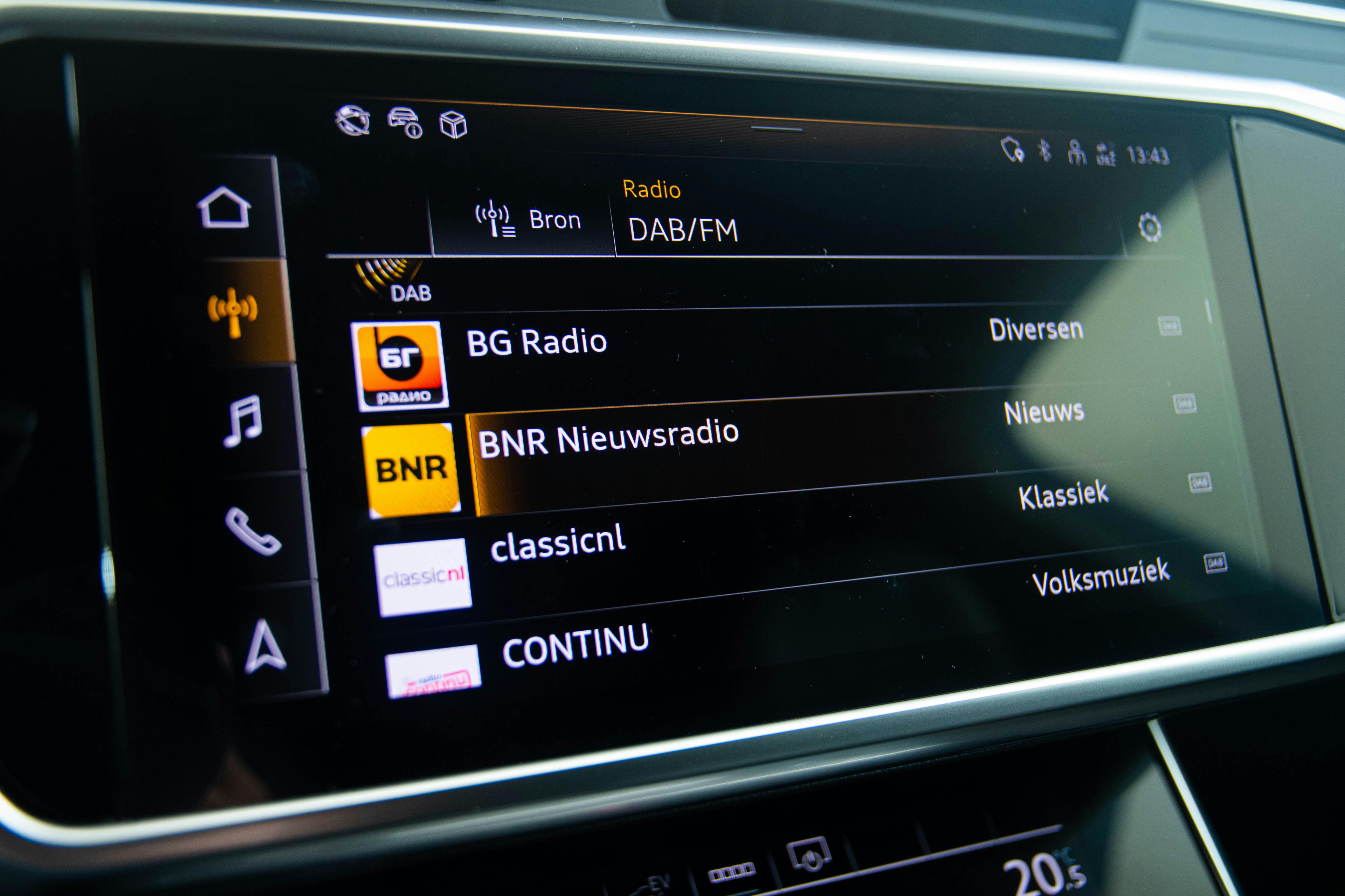 Car image 11