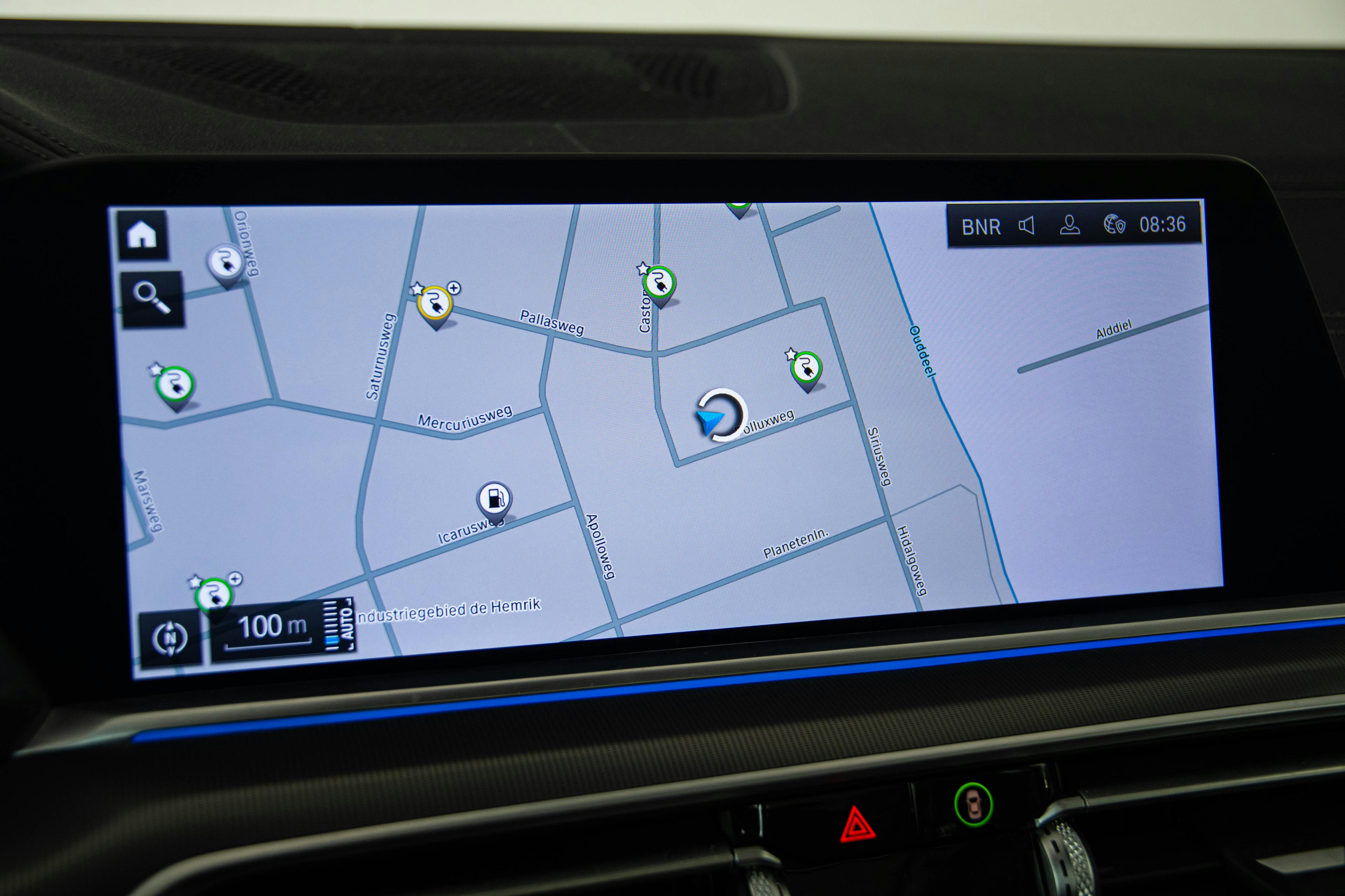 Car image 16