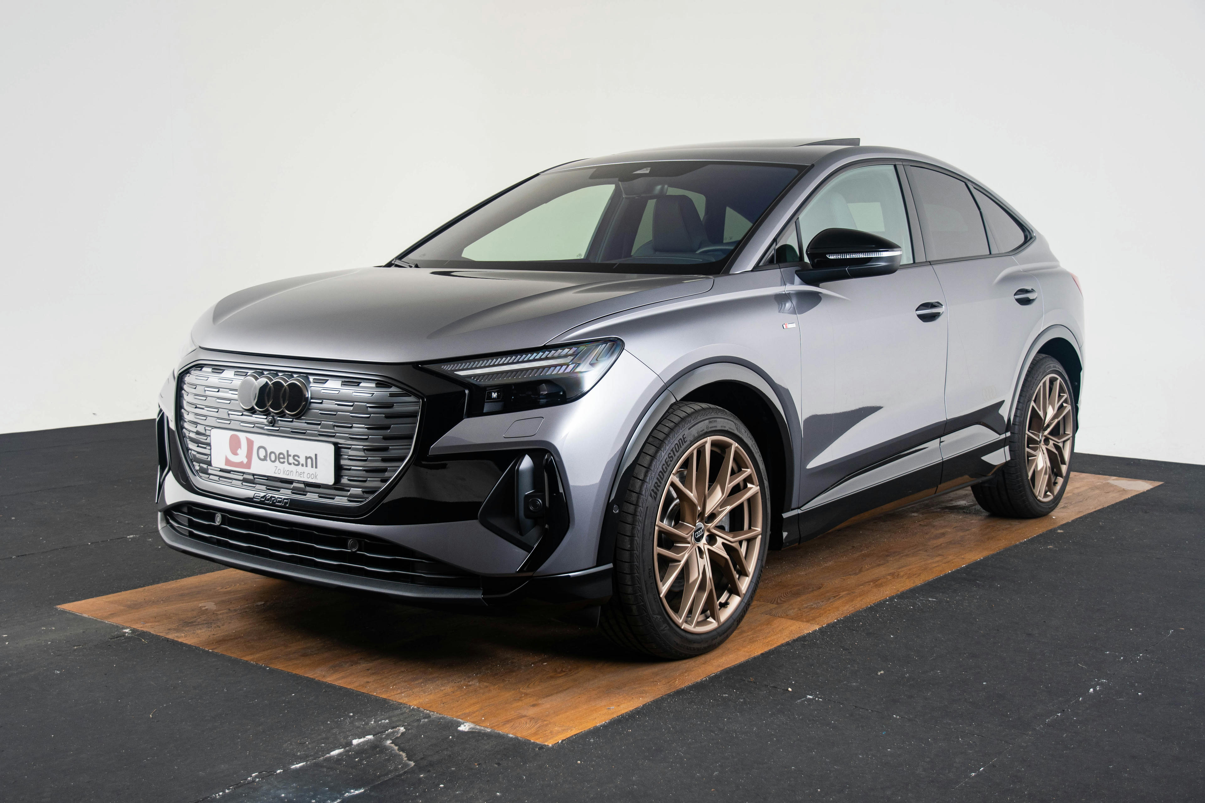 Car image 18