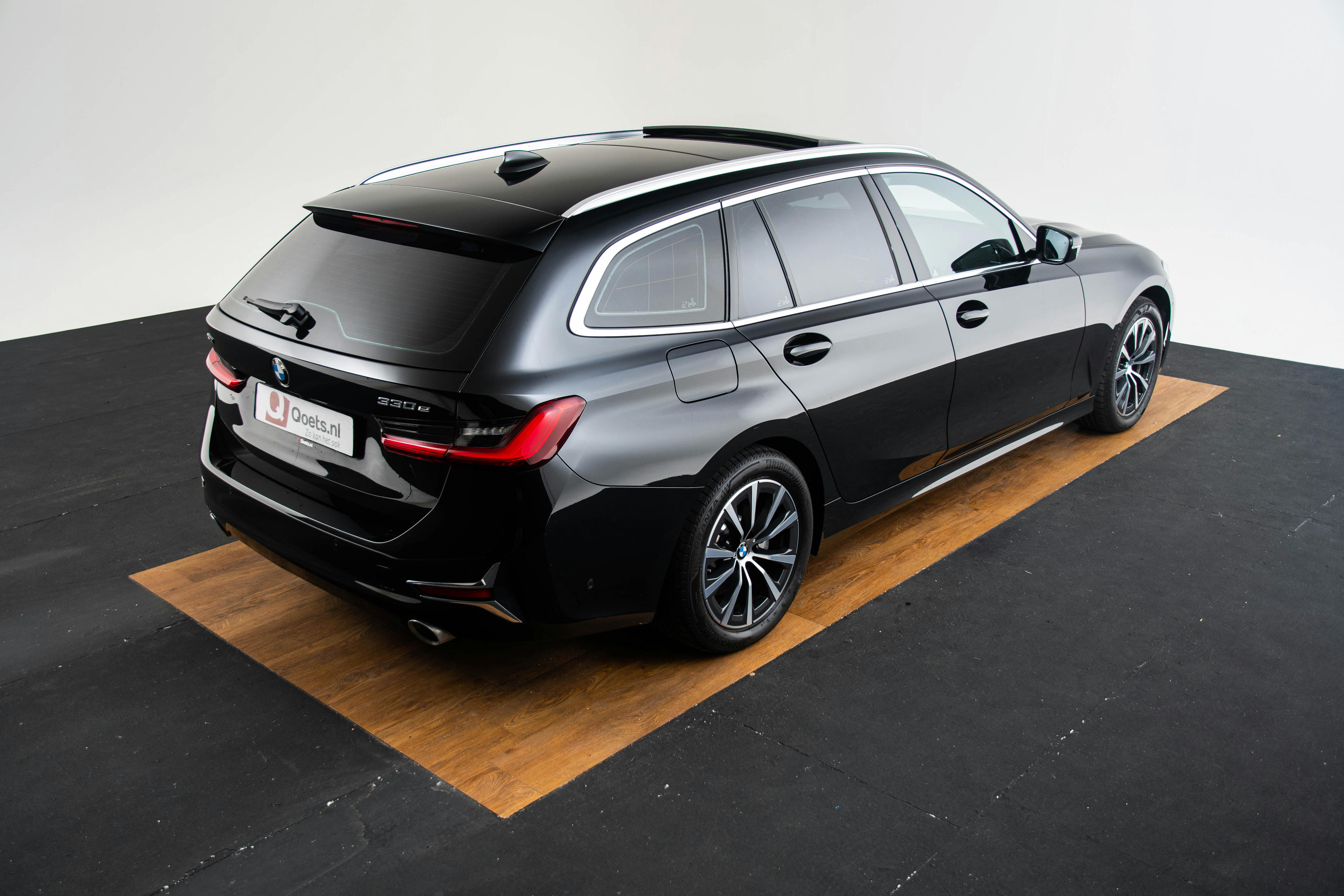 Car image 13