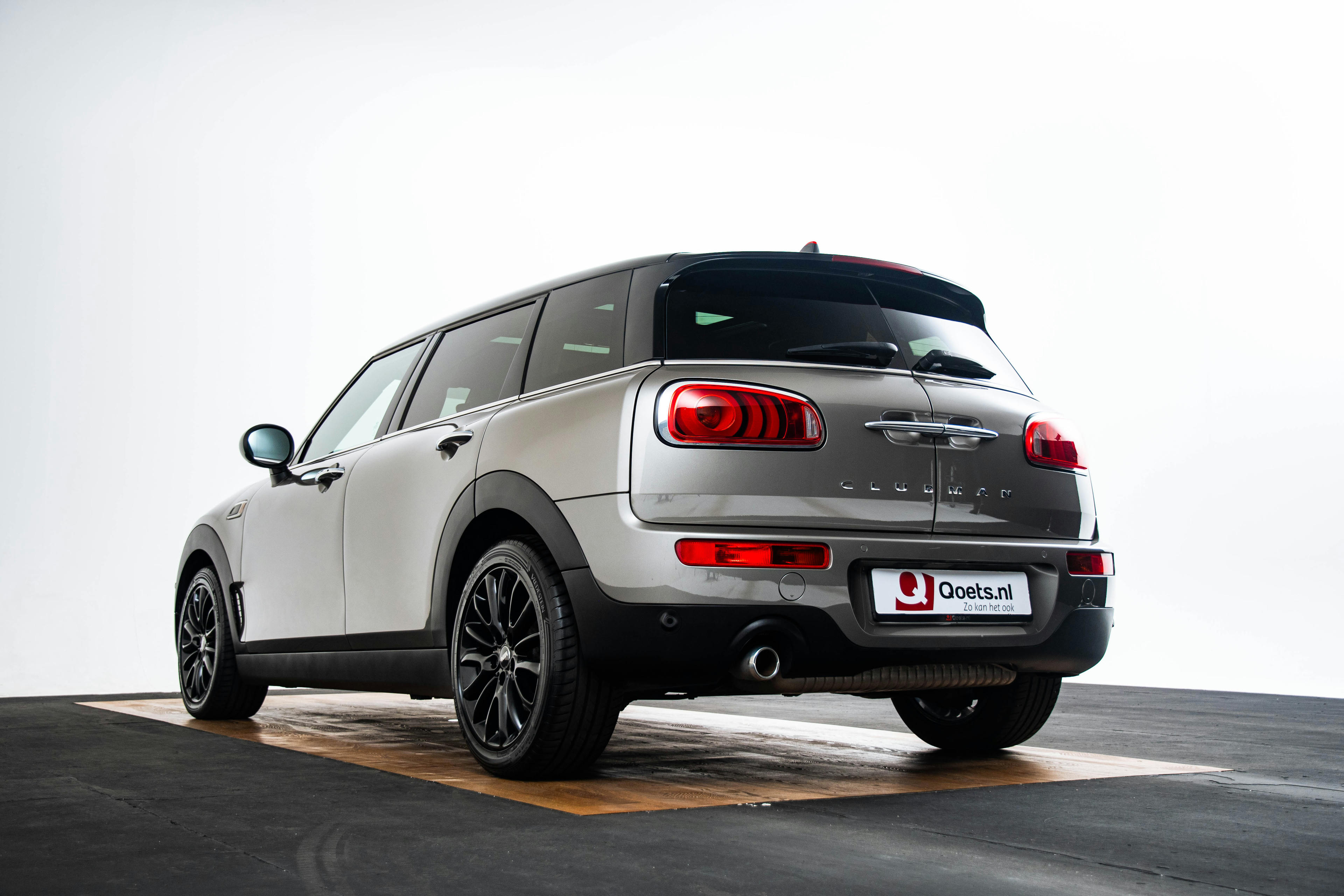 Car image 17