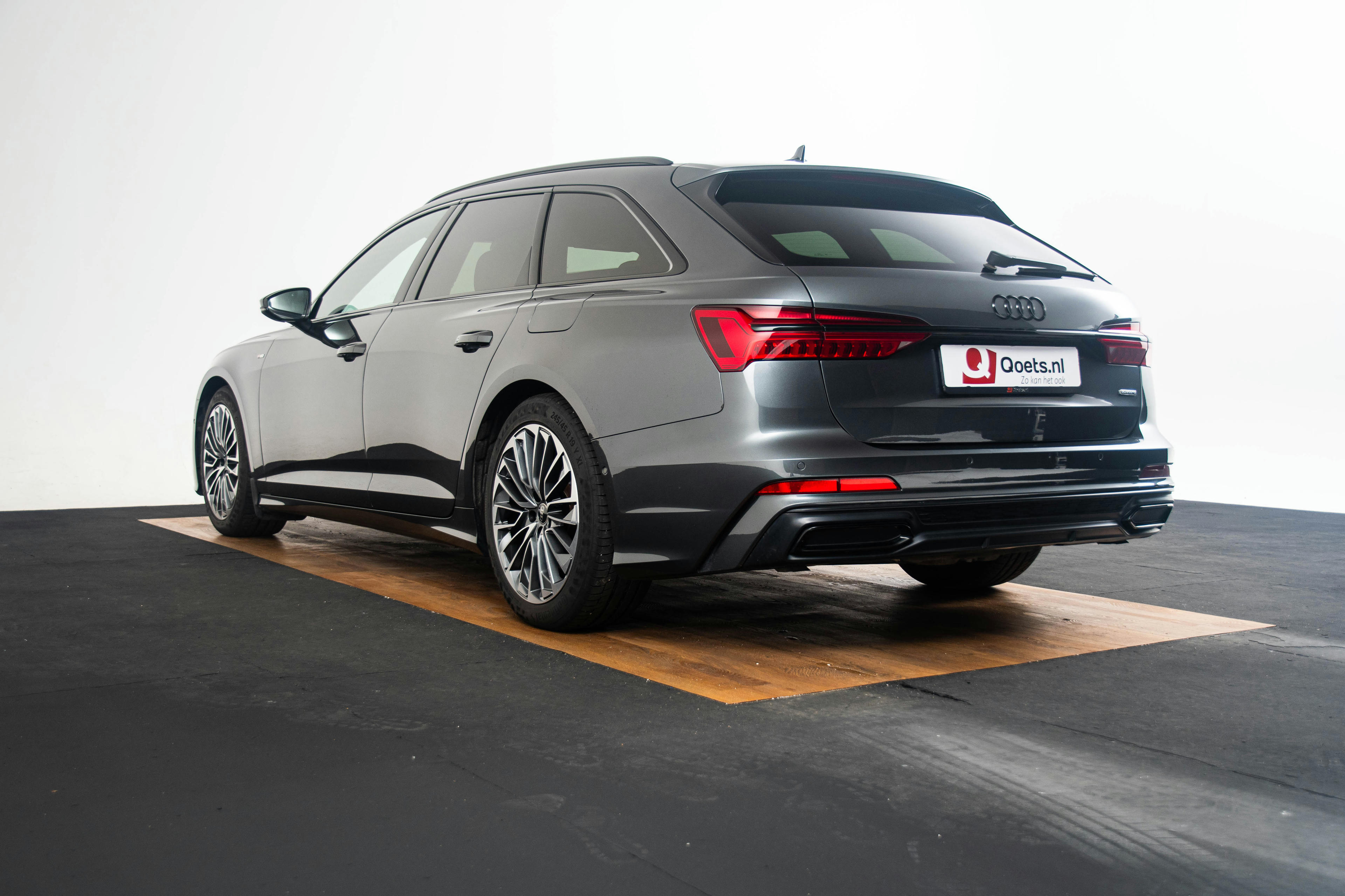 Car image 18