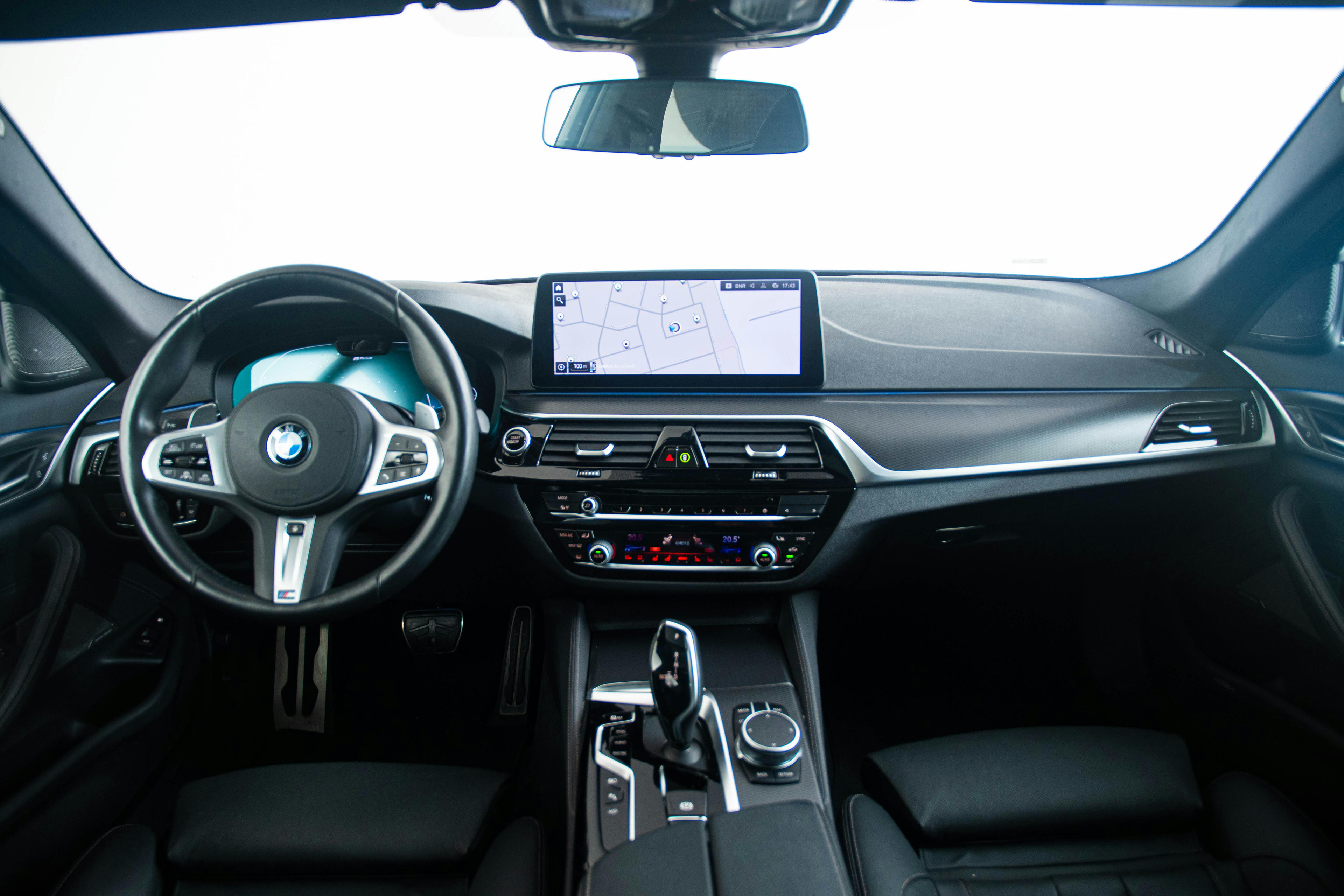 Car image 18