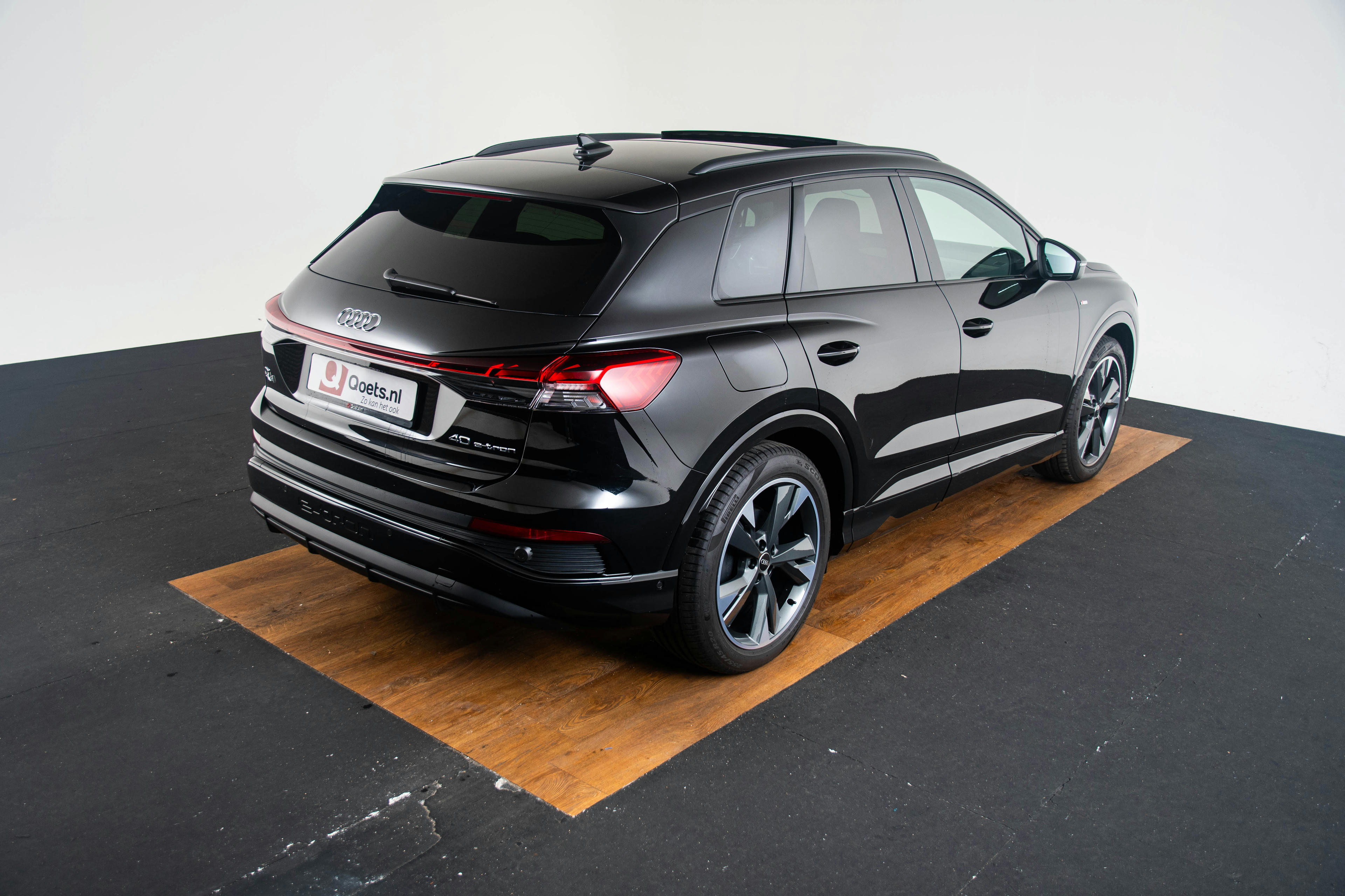 Car image 13