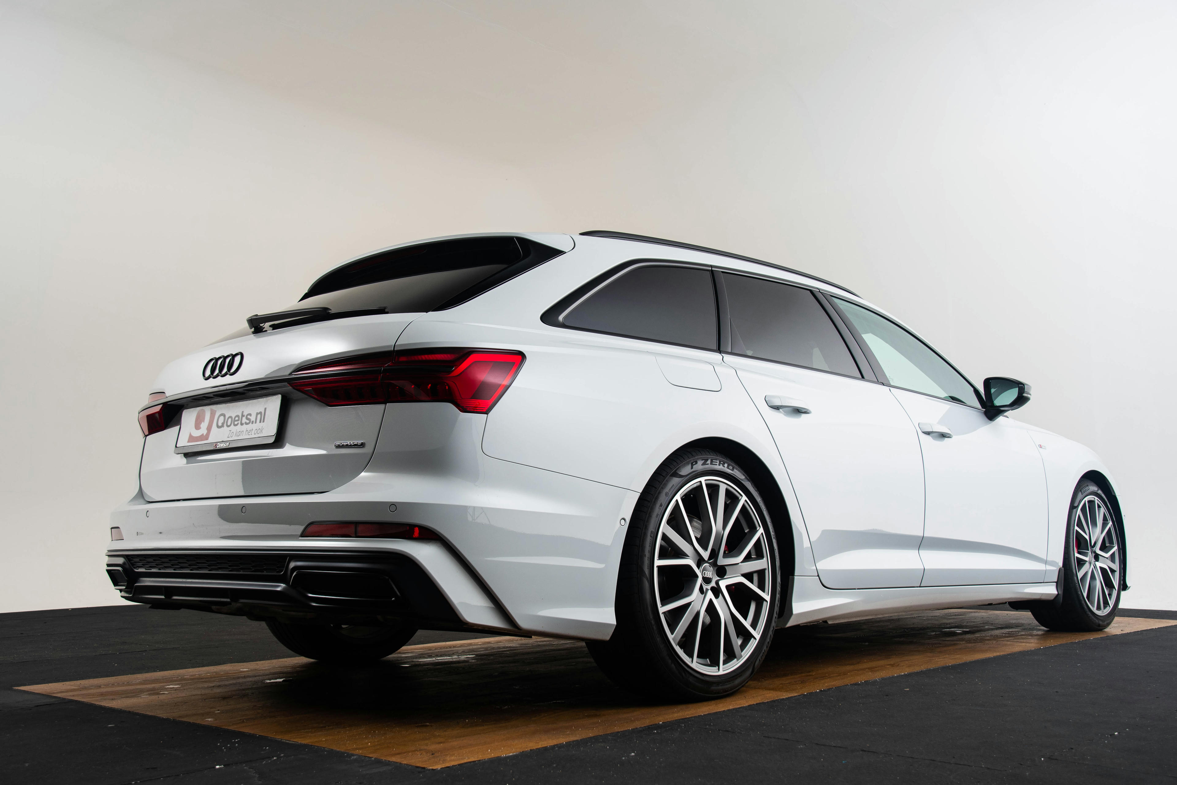 Car image 12