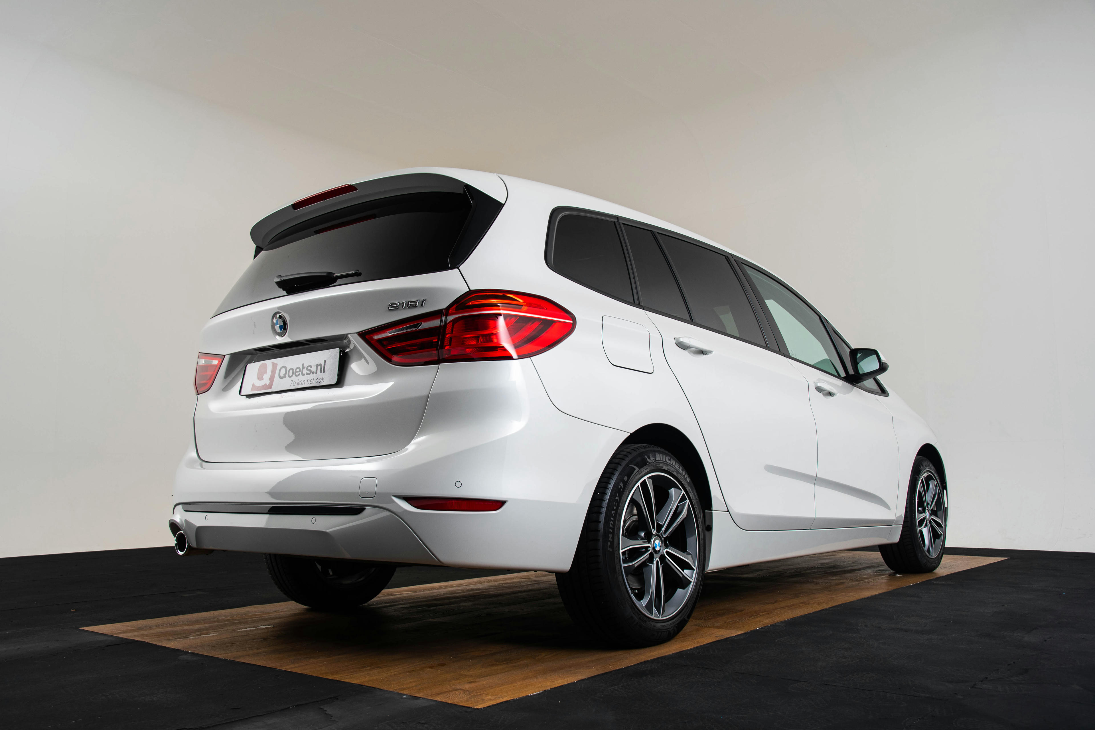 Car image 17