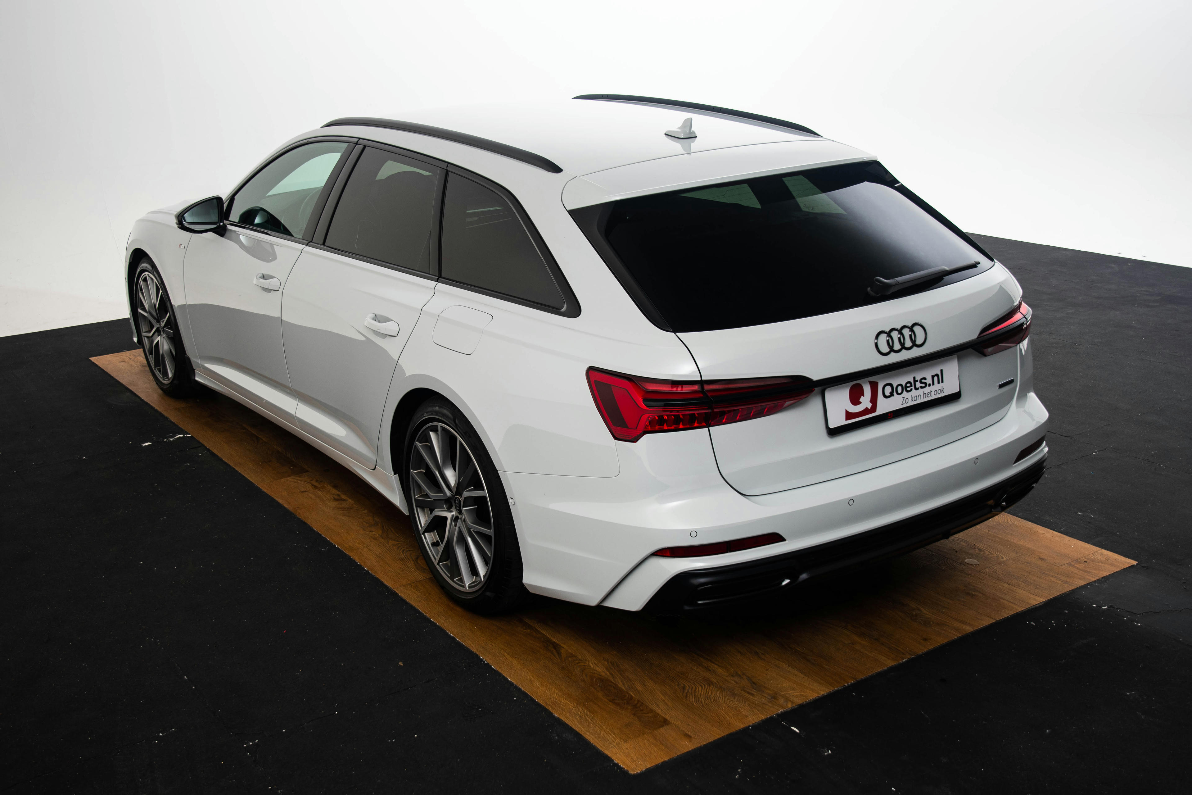 Car image 13