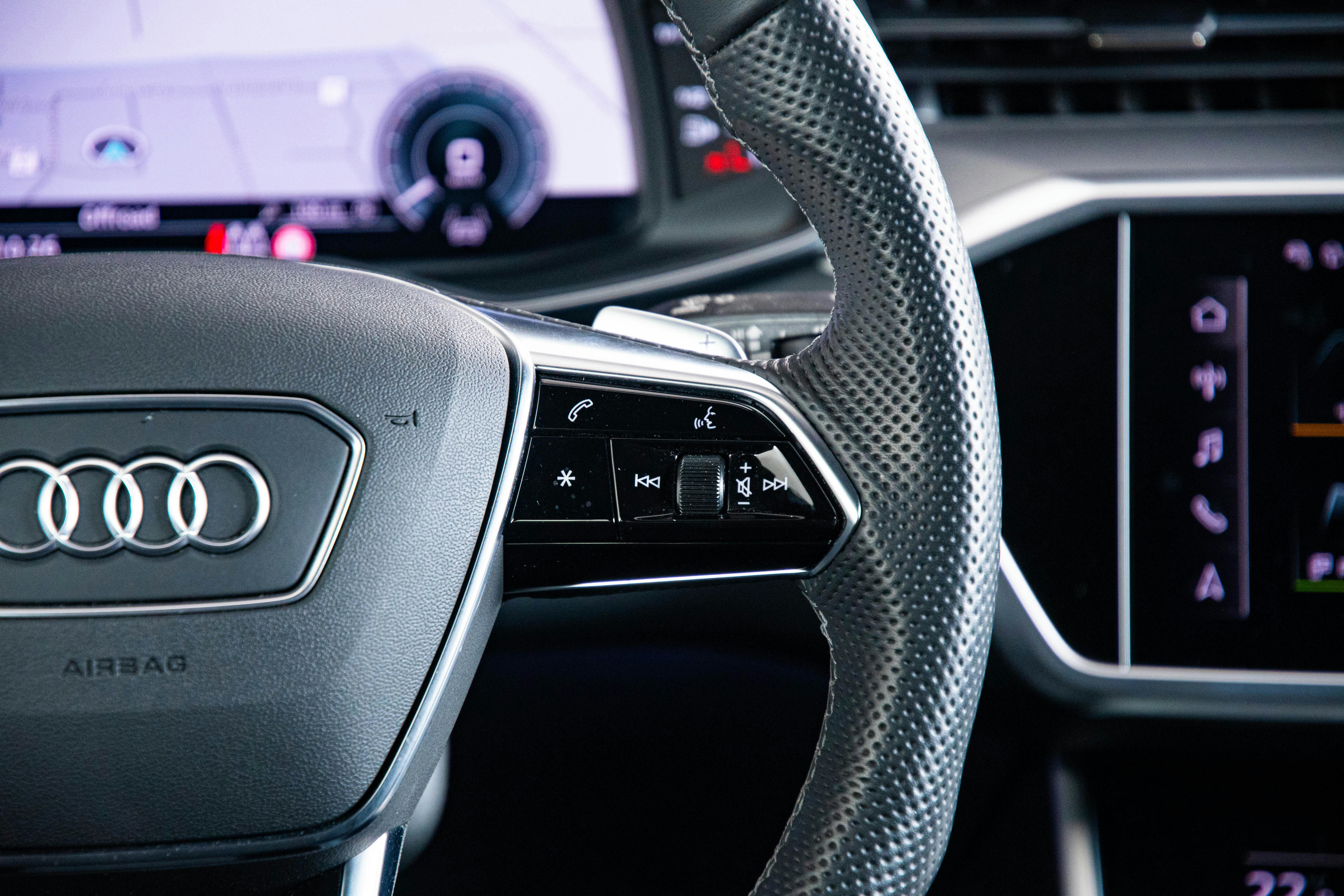 Car image 18