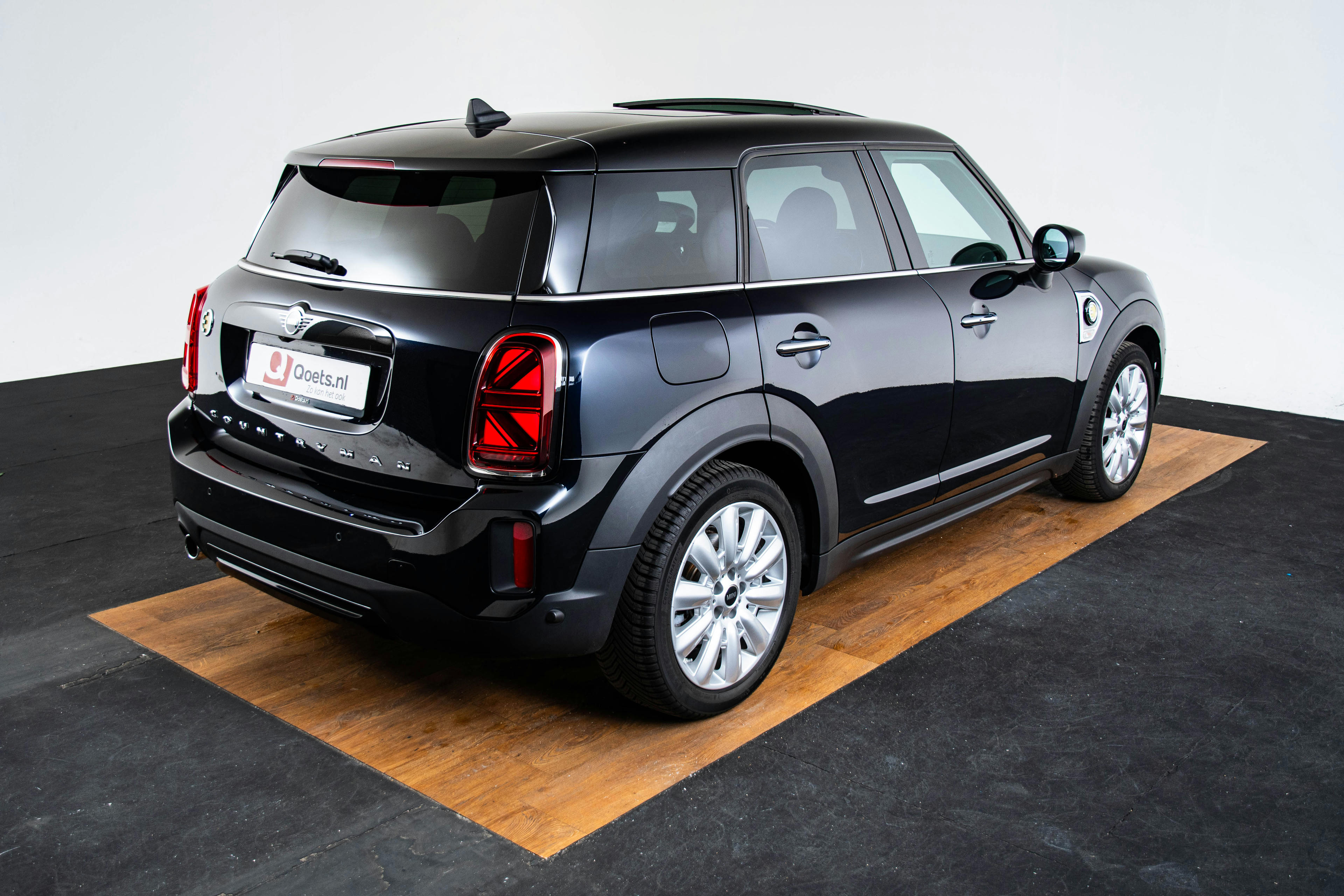 Car image 15