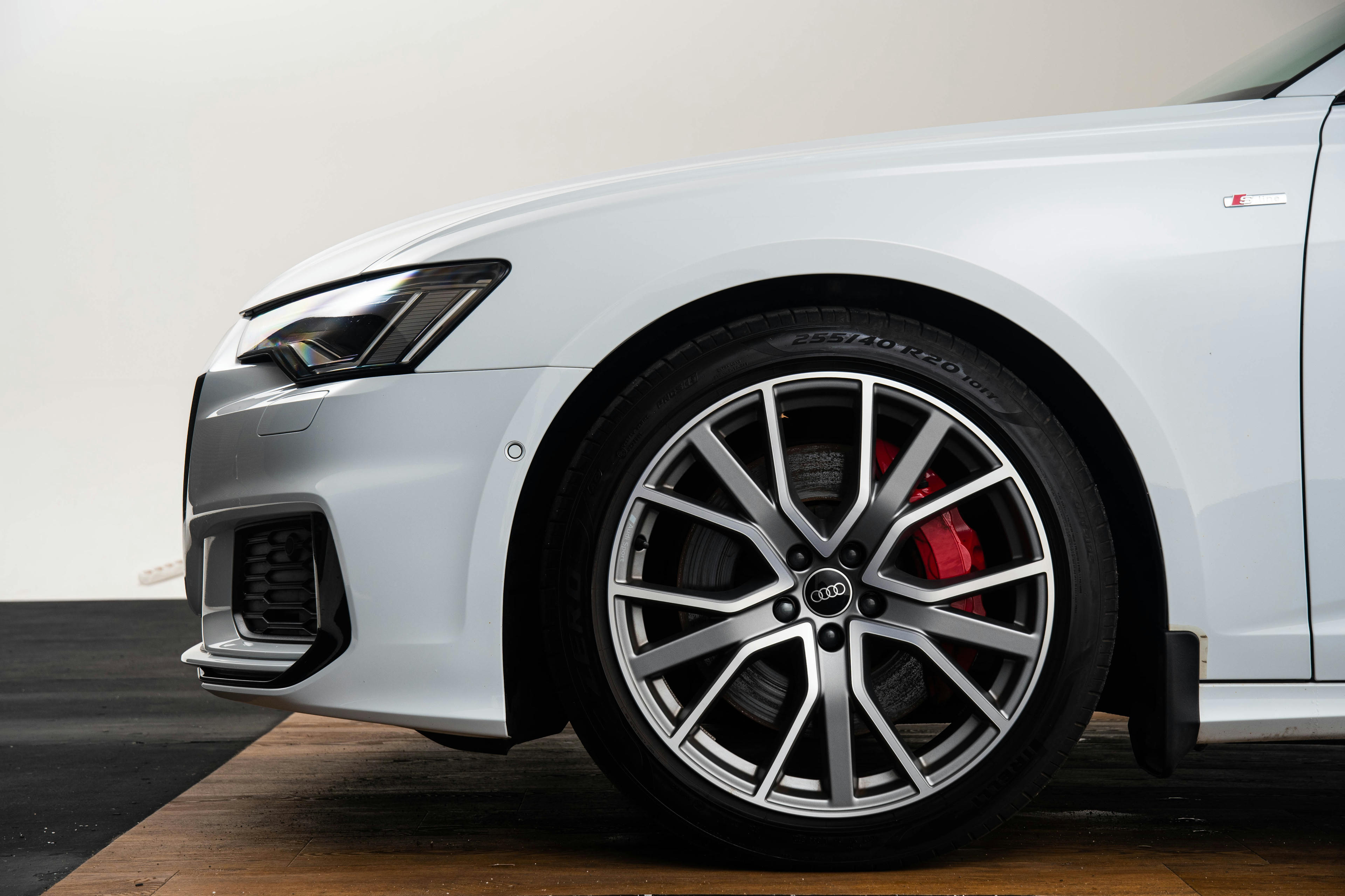 Car image 14
