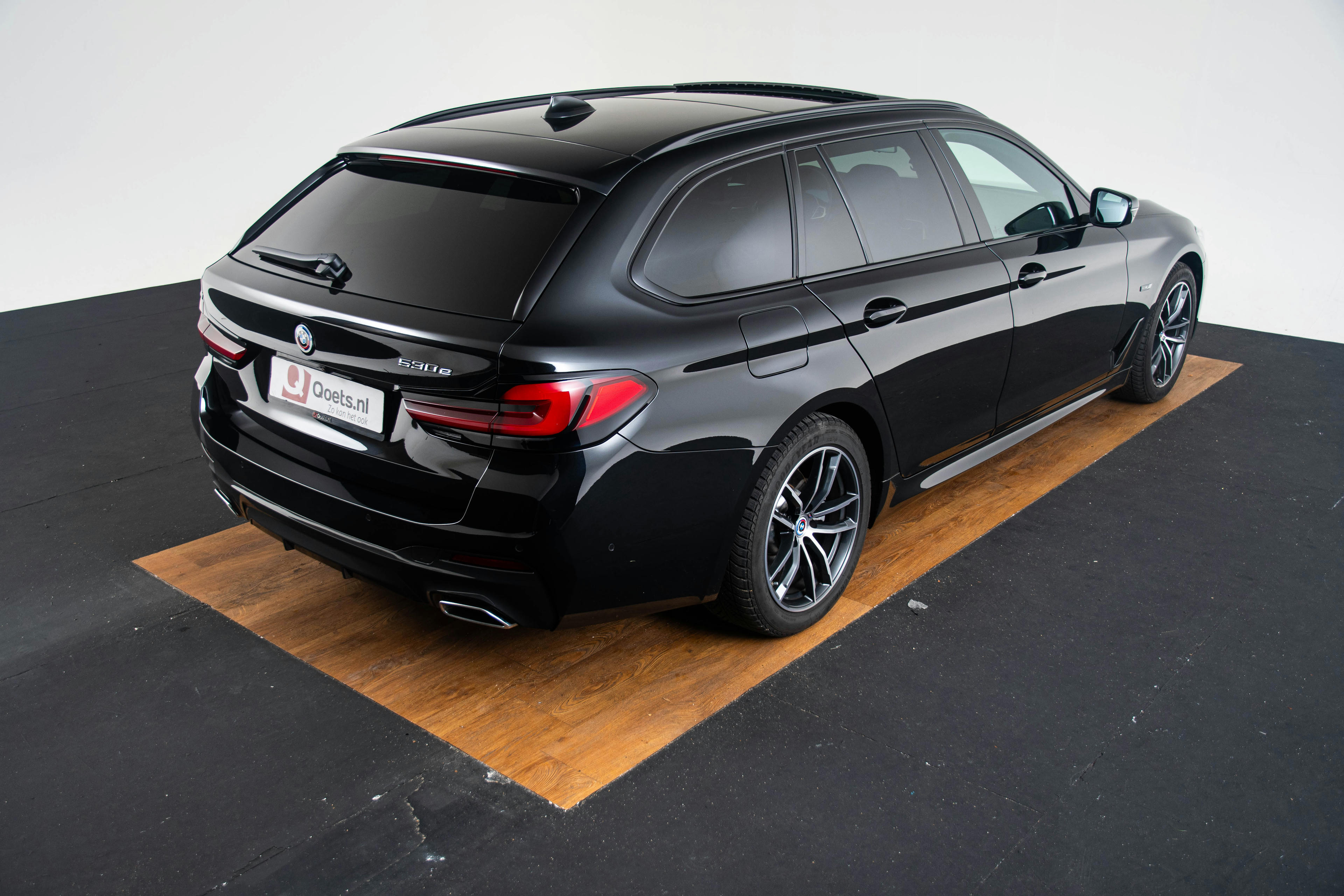 Car image 14