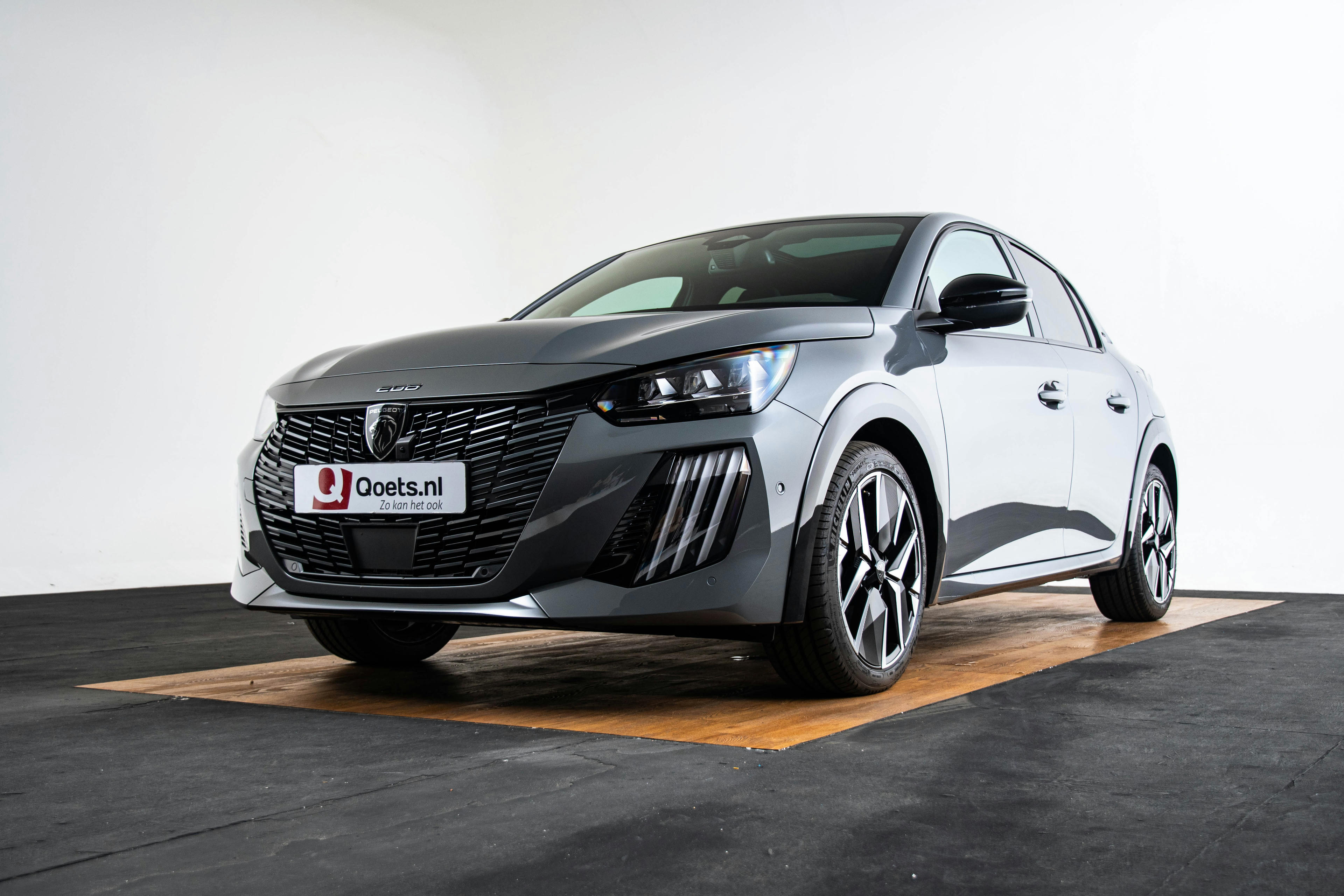 Car image 14