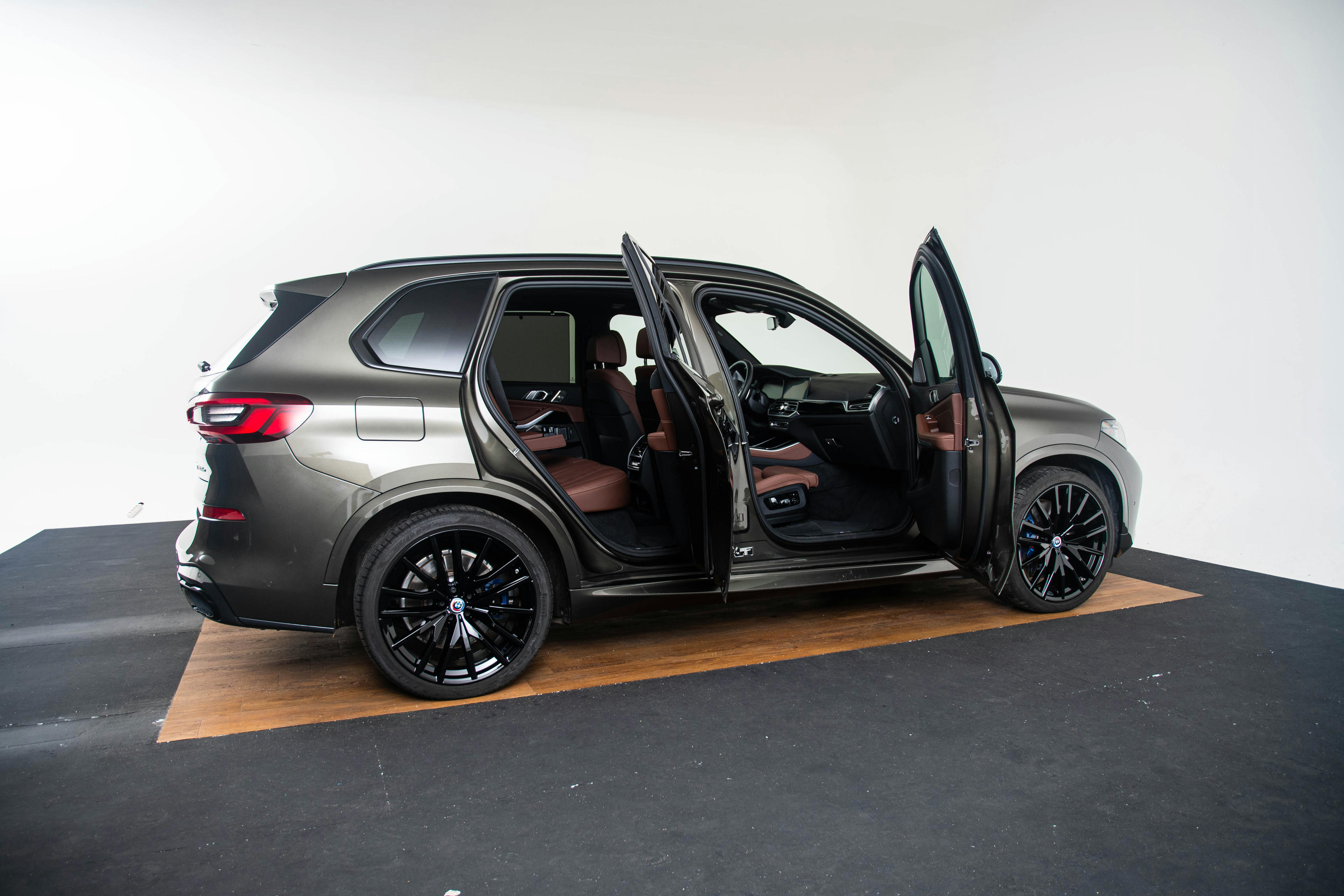 Car image 18