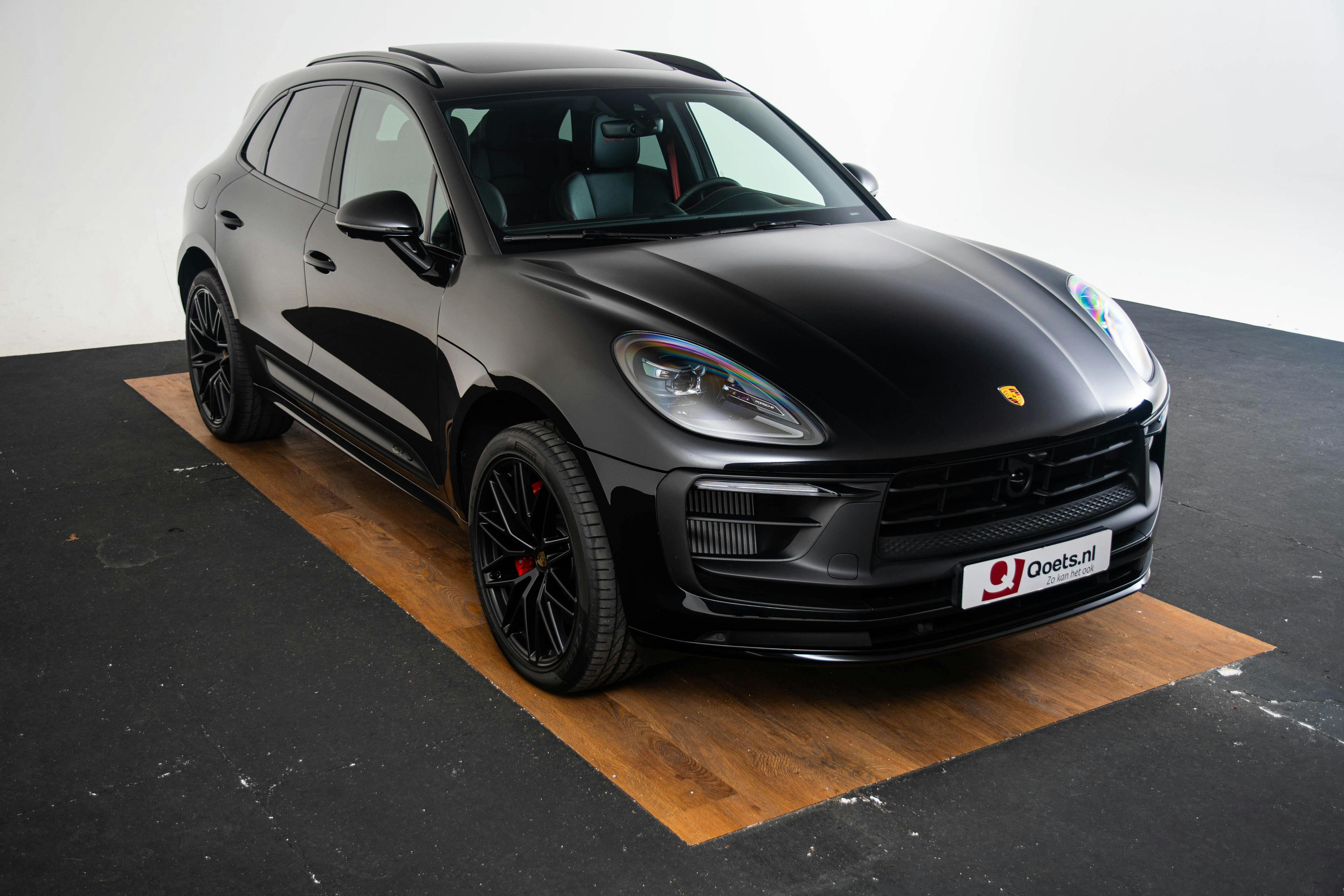 Car image 14