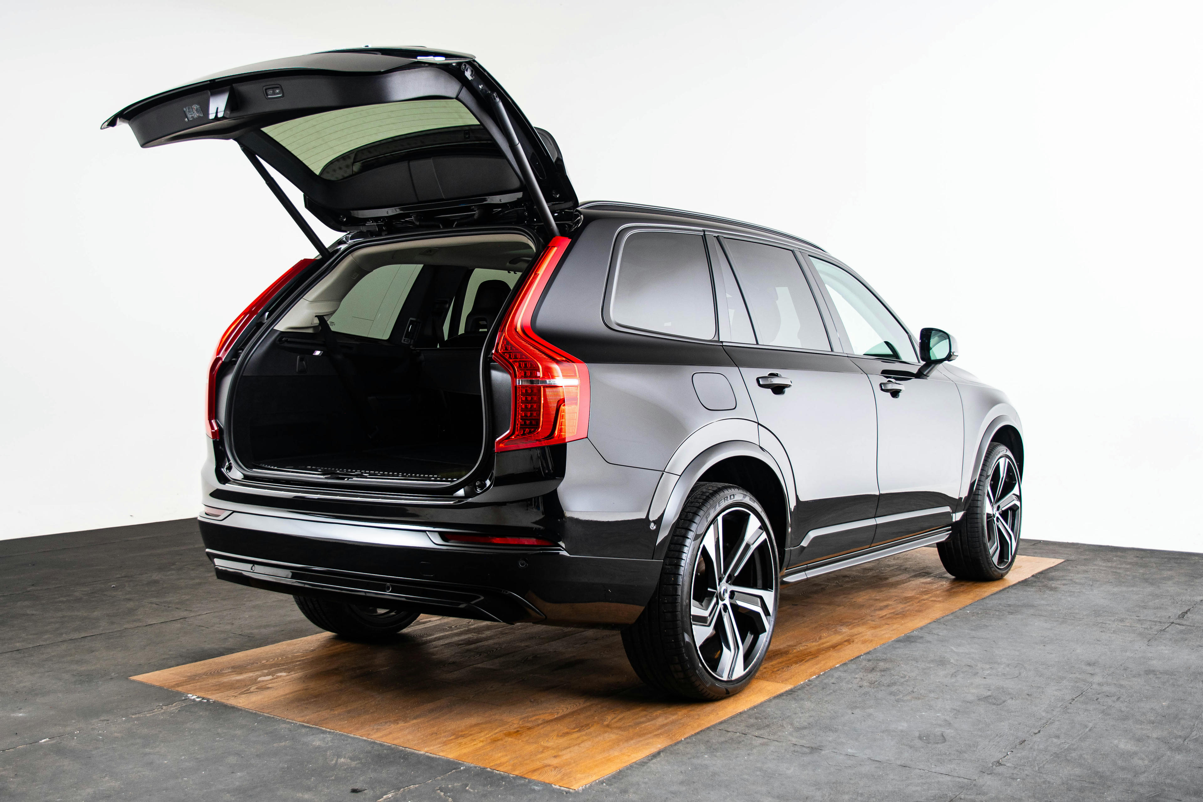 Car image 12