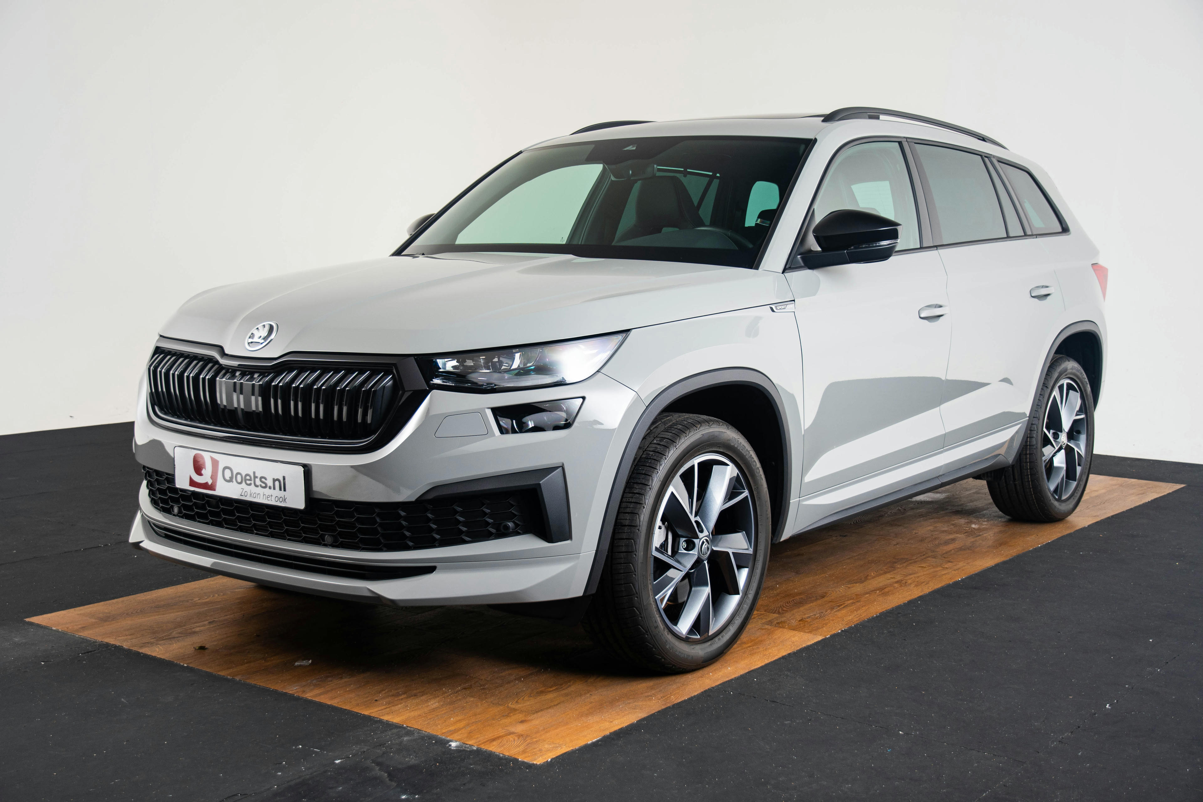Car image 14
