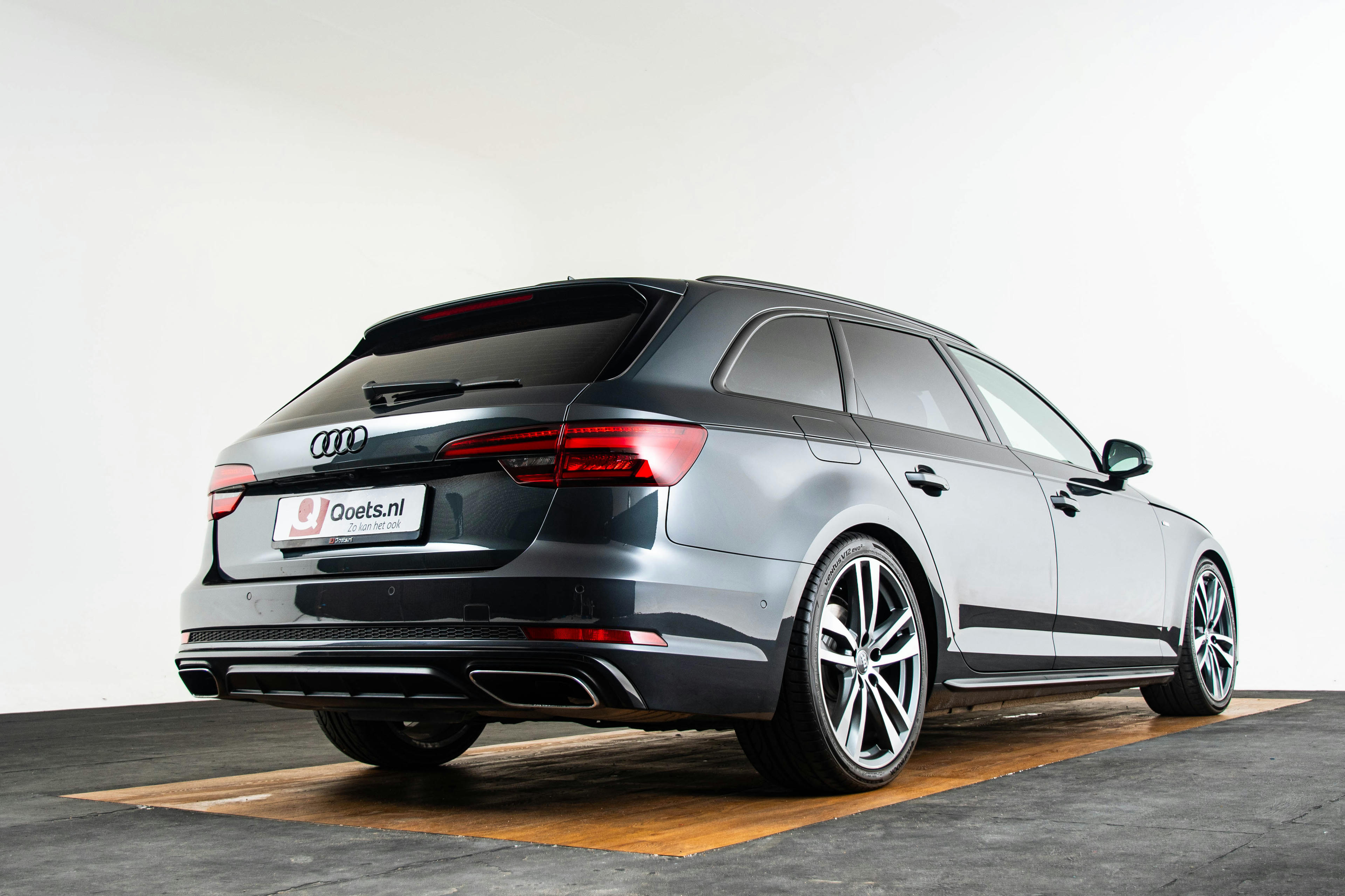 Car image 14
