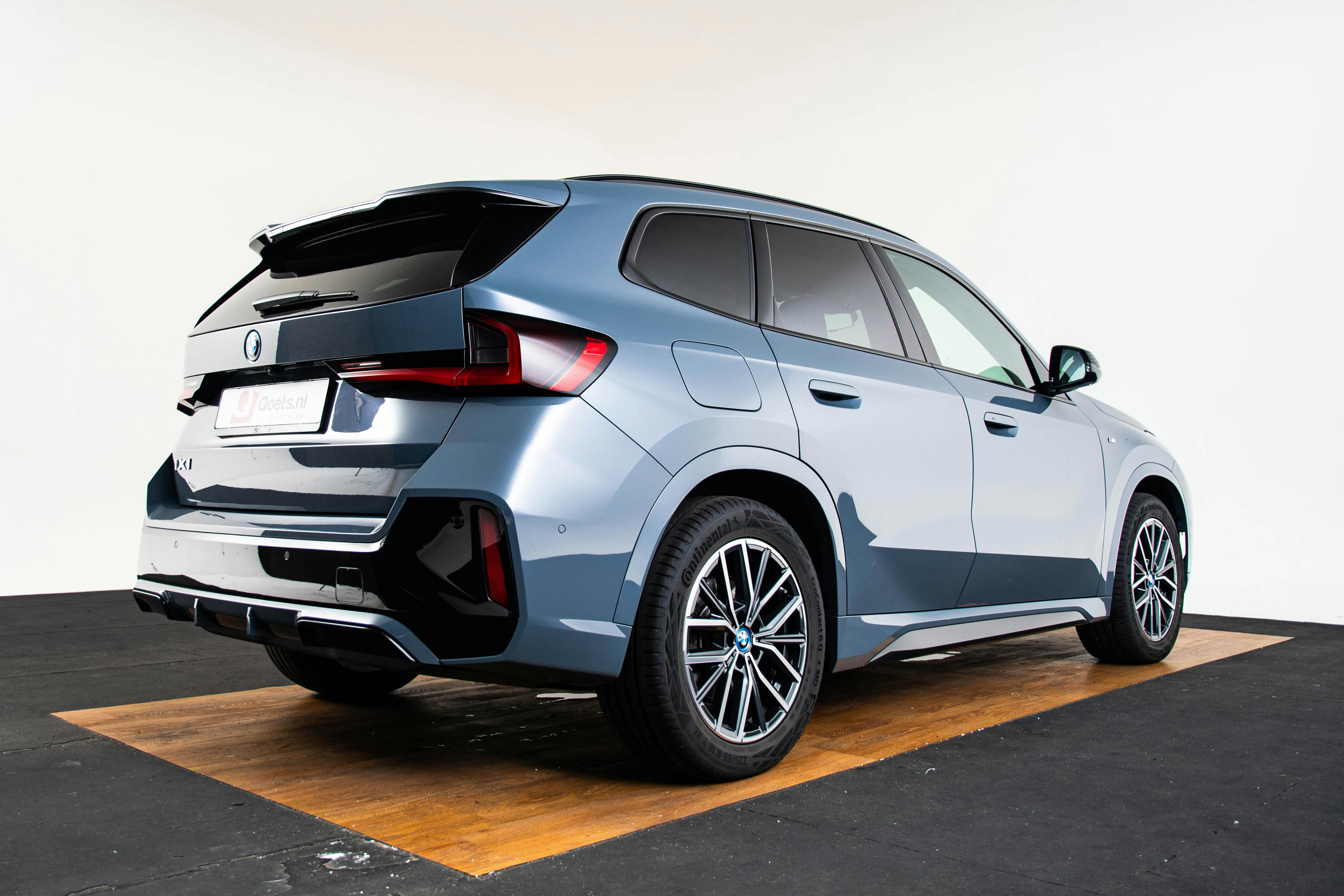 Car image 15