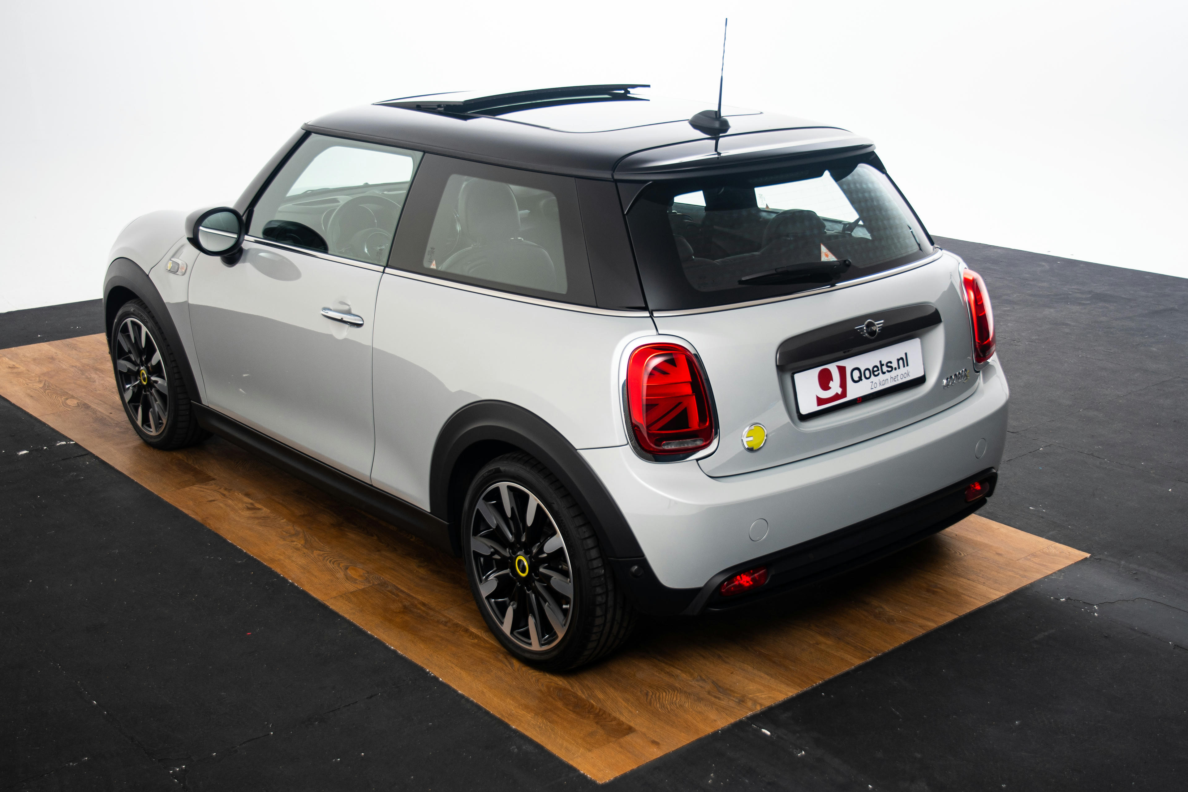 Car image 7