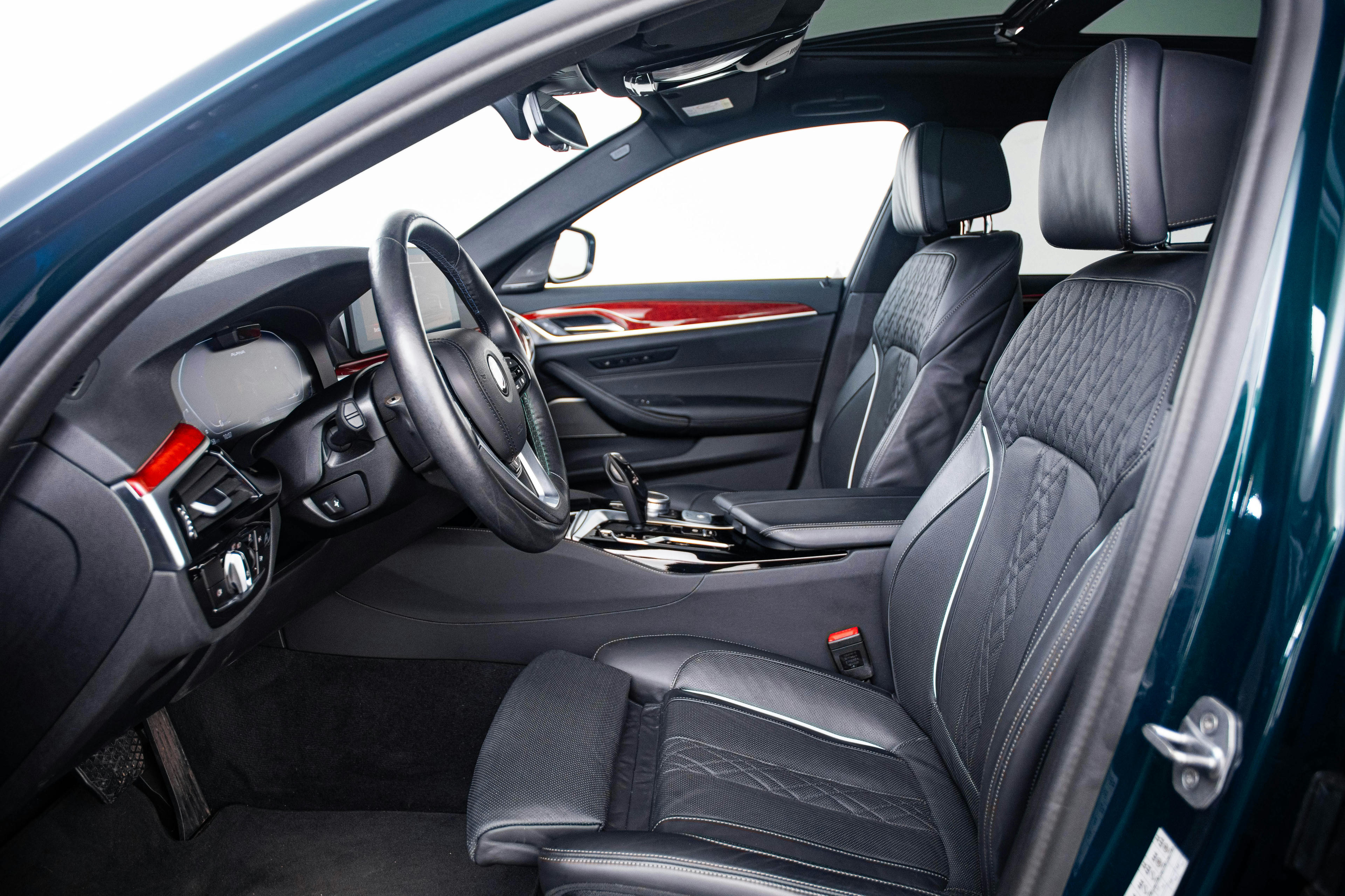 Car image 17