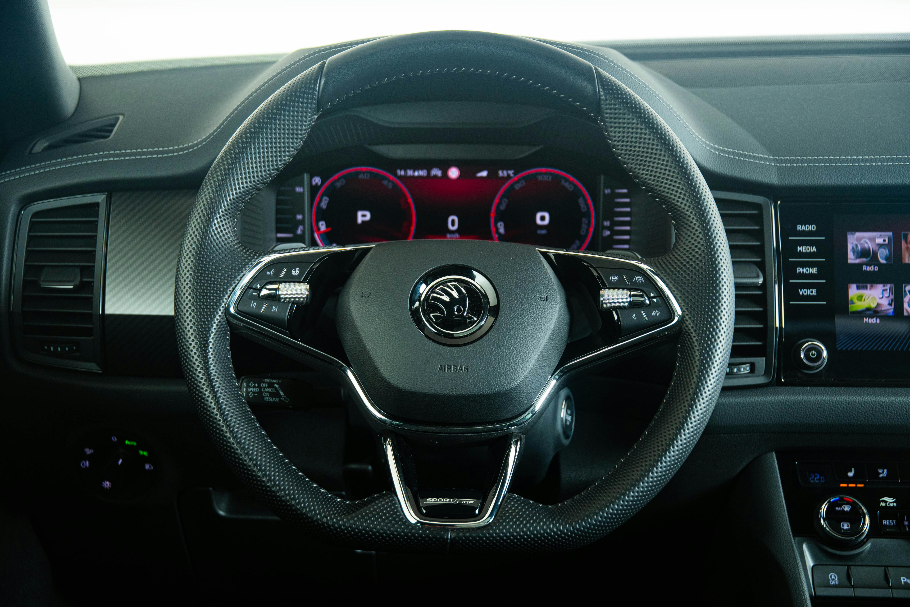 Car image 15