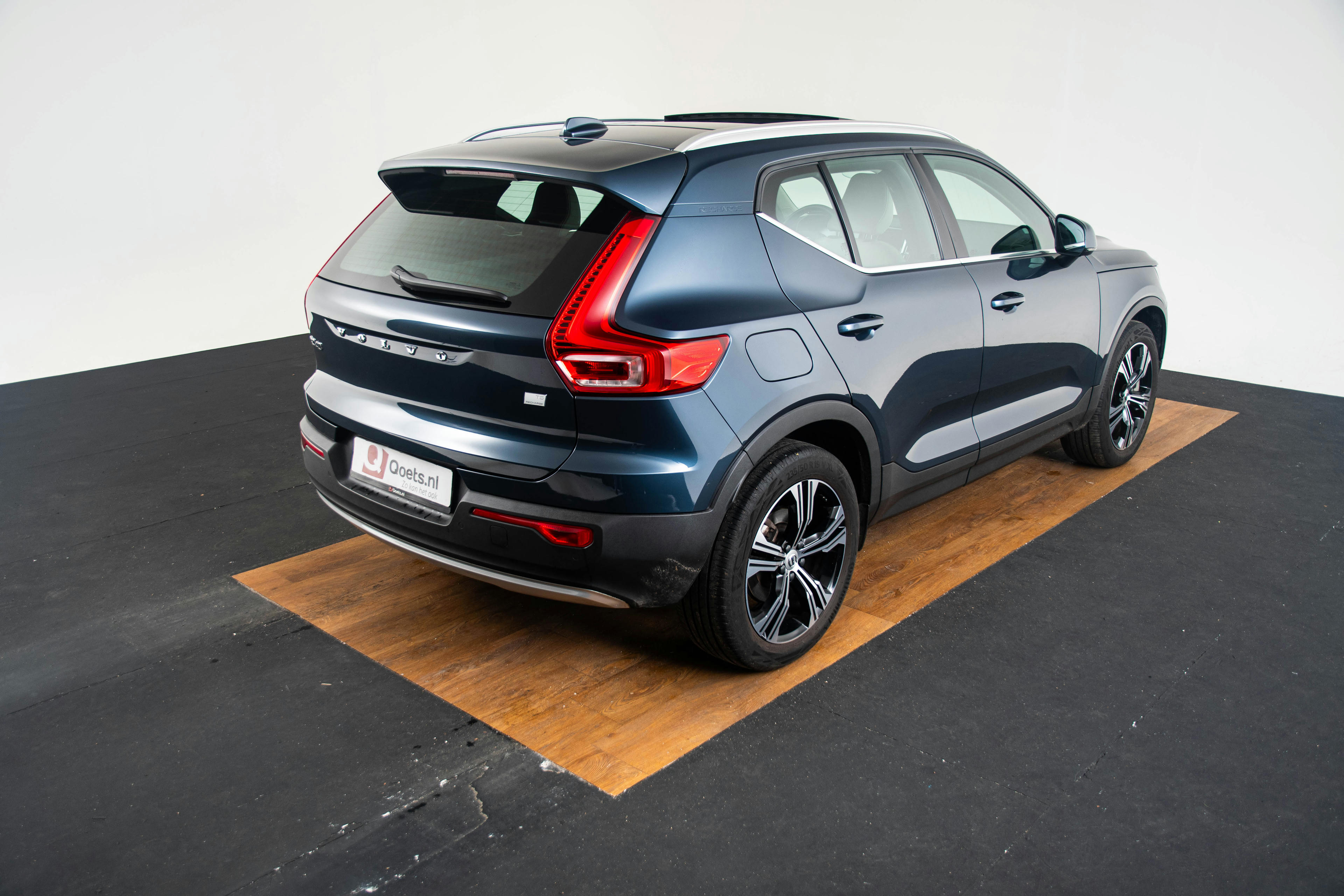 Car image 13