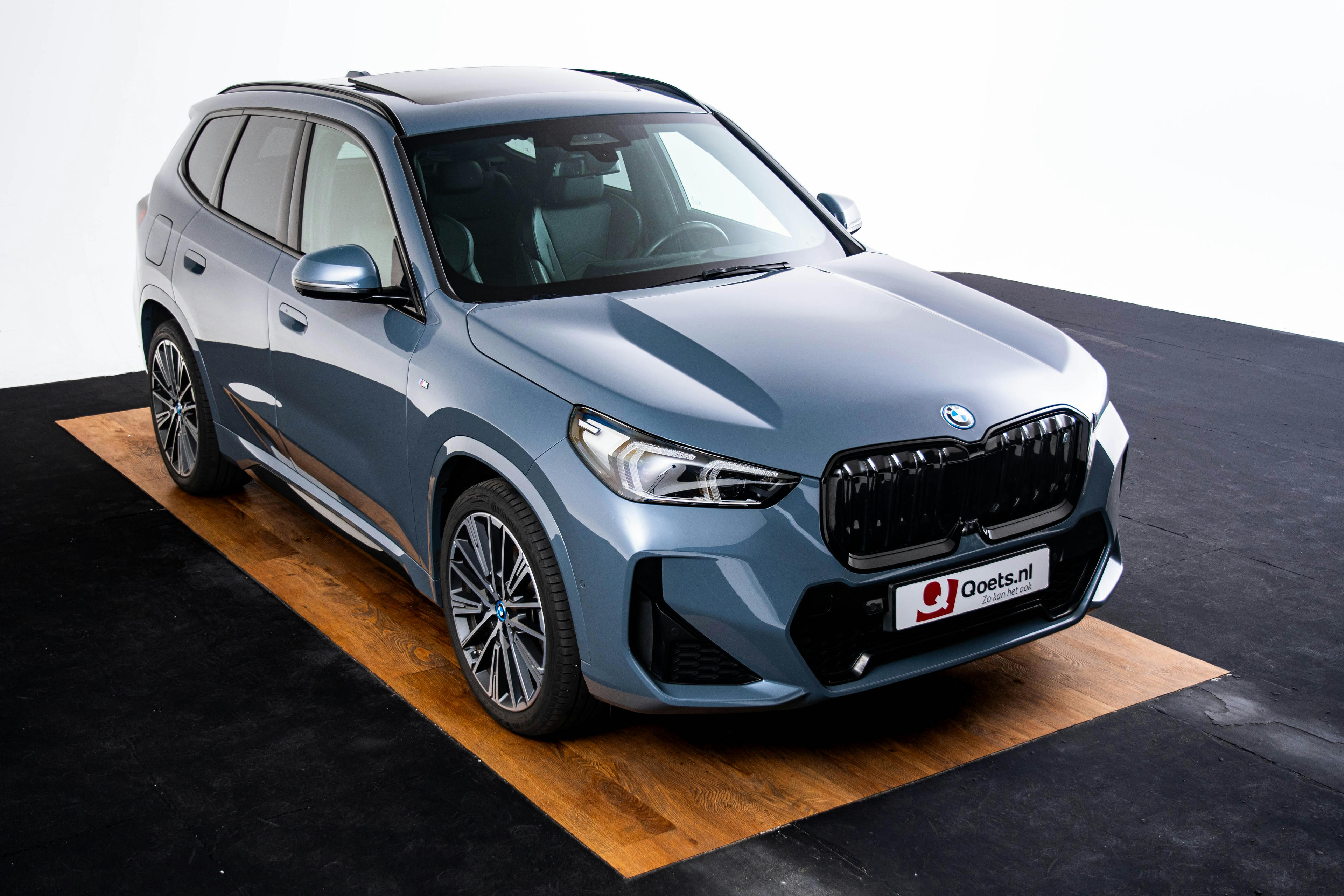 Car image 16