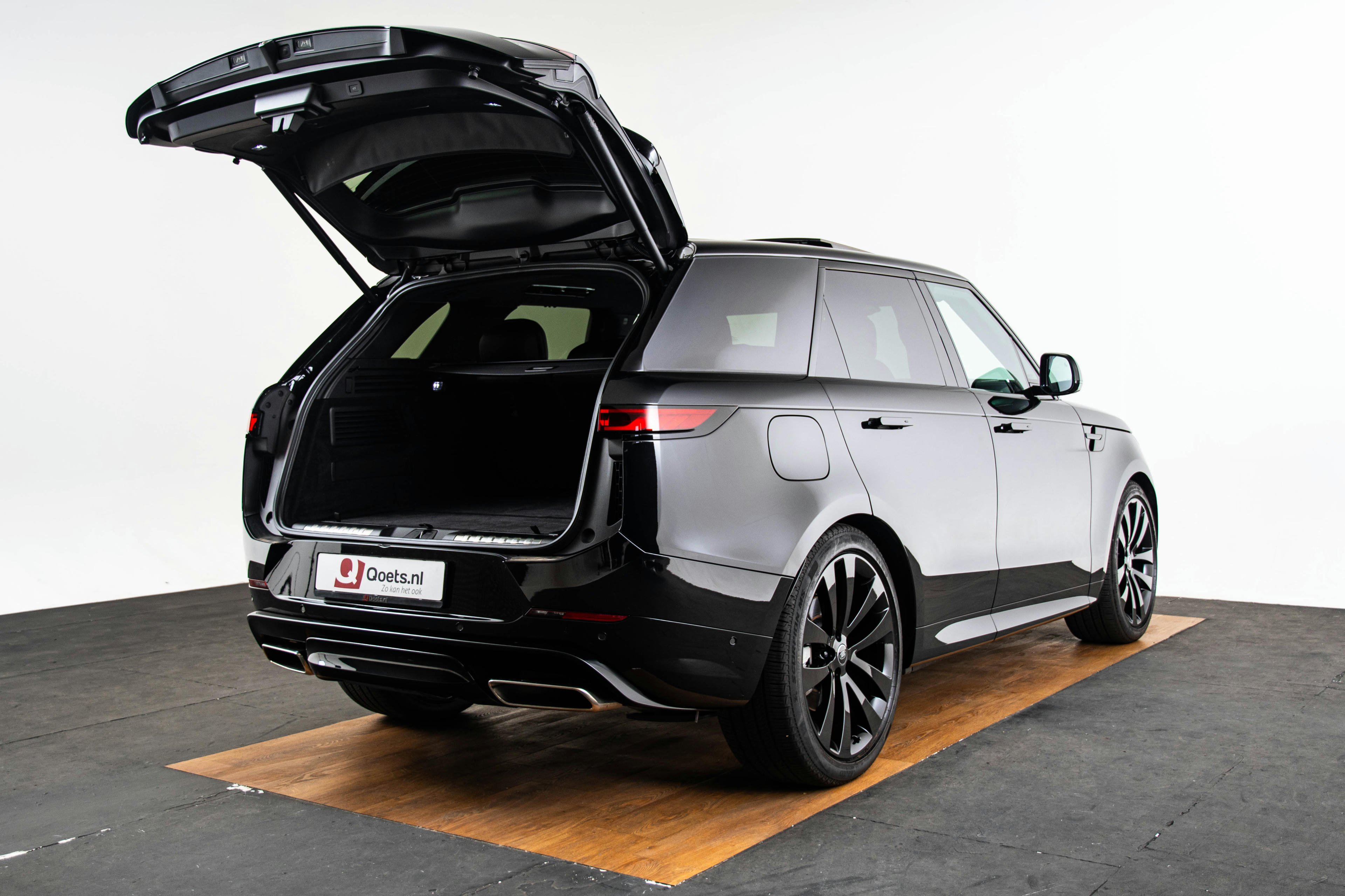 Car image 16