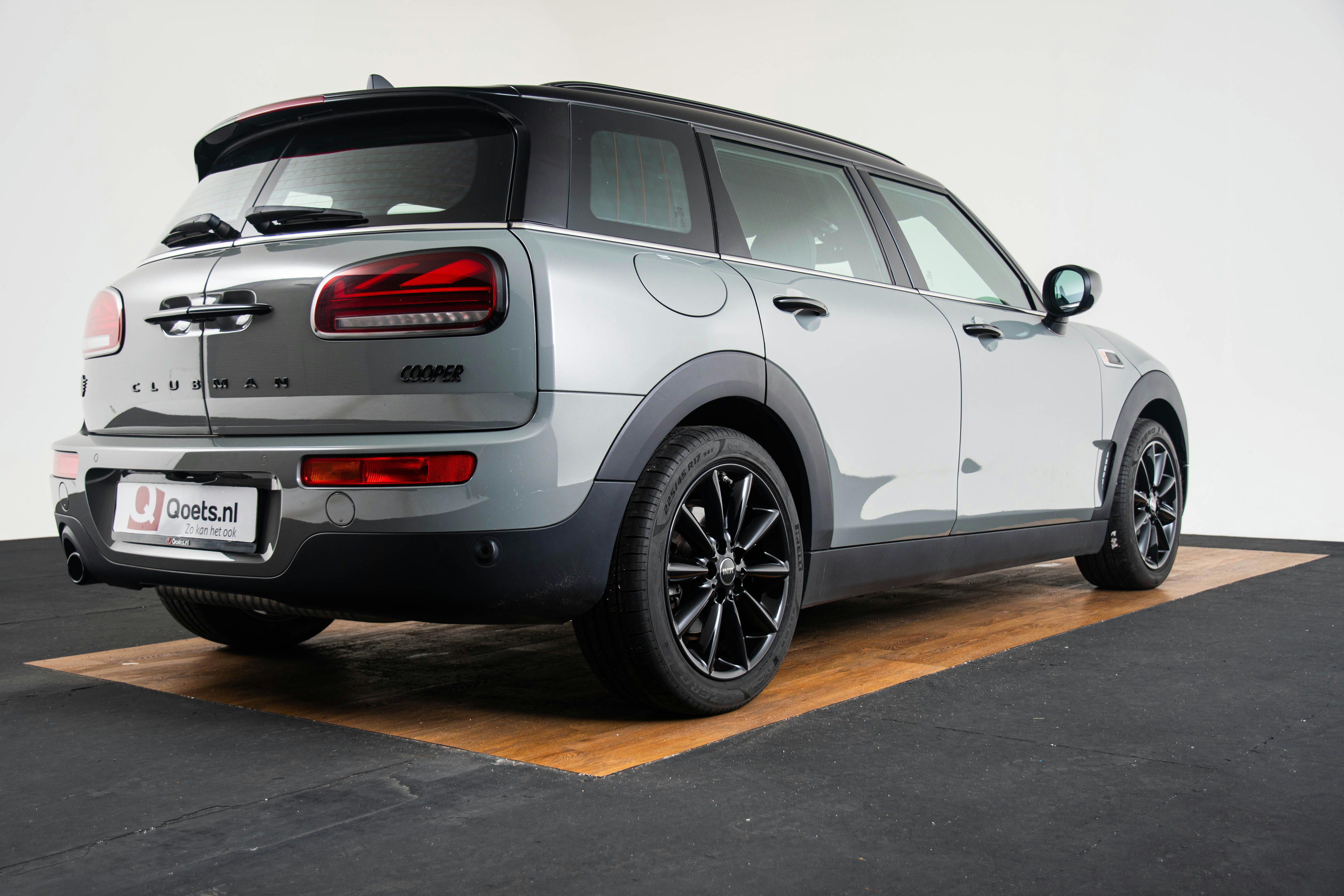 Car image 17